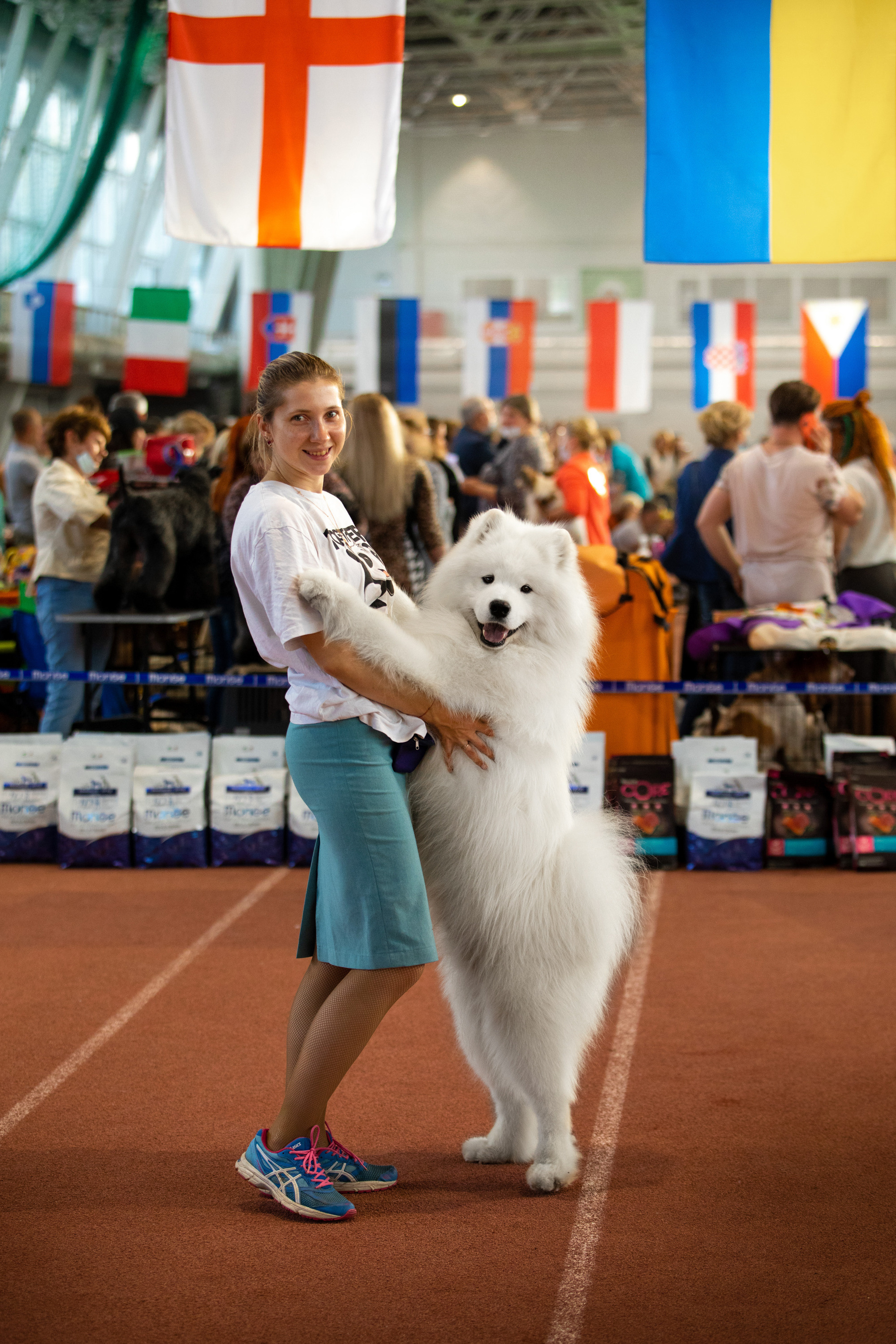 счастливые фото собак самоед самоедская собака улыбка выставка ринг самара 