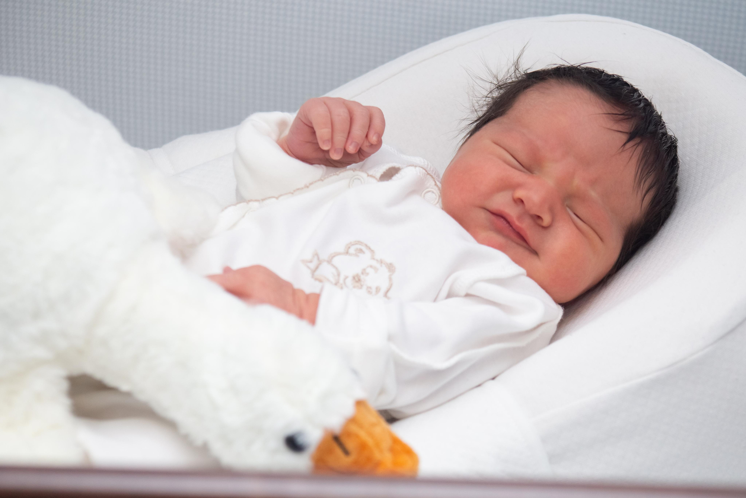 Домашняя фотосеессия после выписки из роддома. Фотограф Ставрополь Пятигорск Елизавета Дарина