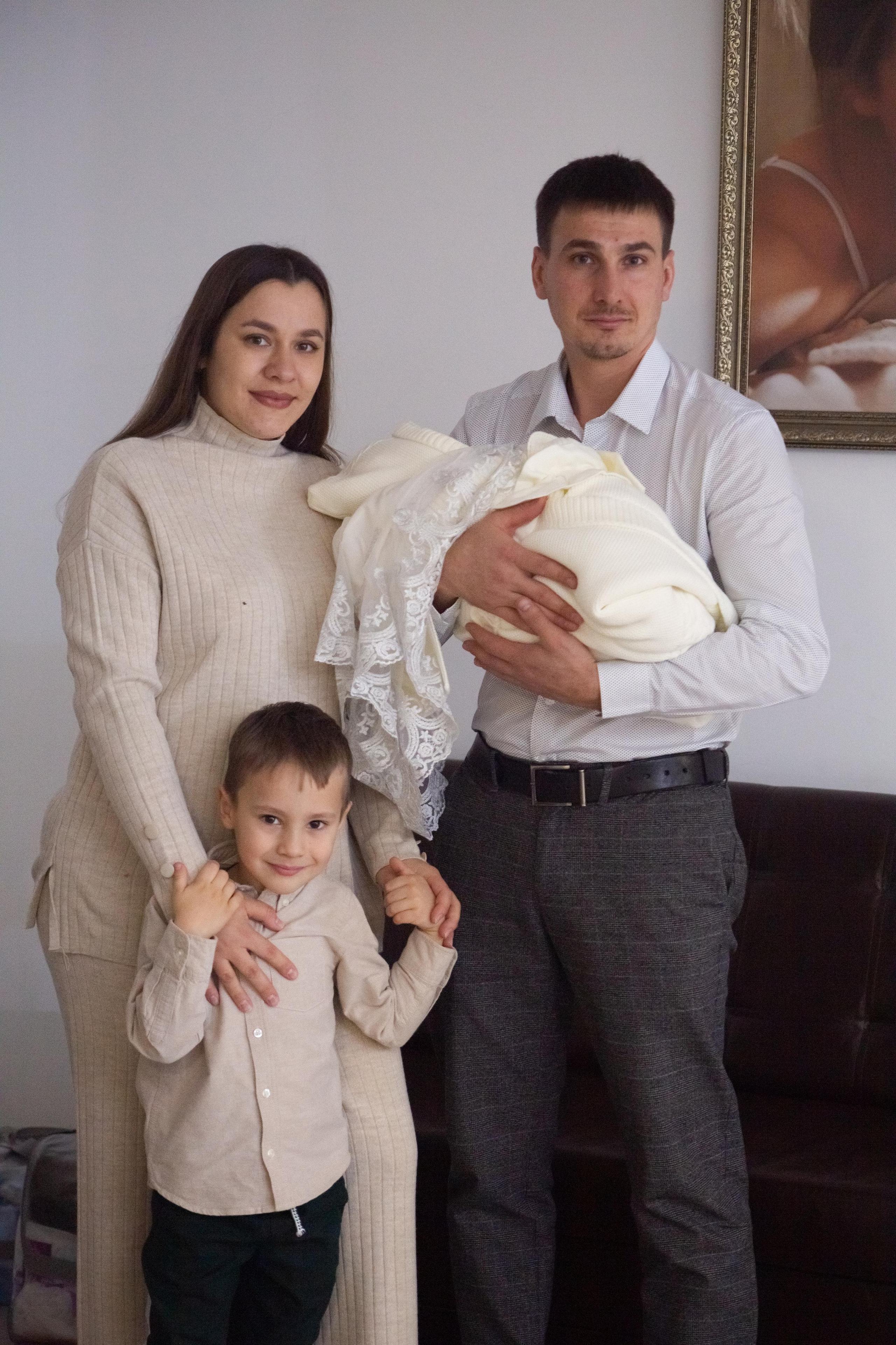 Домашняя фотосеессия после выписки из роддома. Фотограф Ставрополь Пятигорск Елизавета Дарина