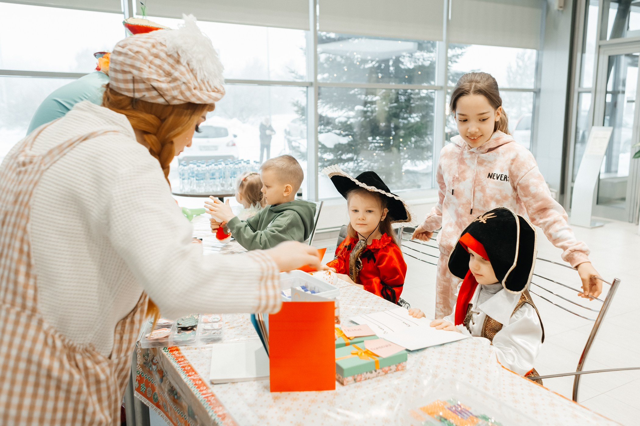 Детский мастер-класс в «Картель Авто» — «Студия чудес Алиса». Фотограф Кемерово | Сергей