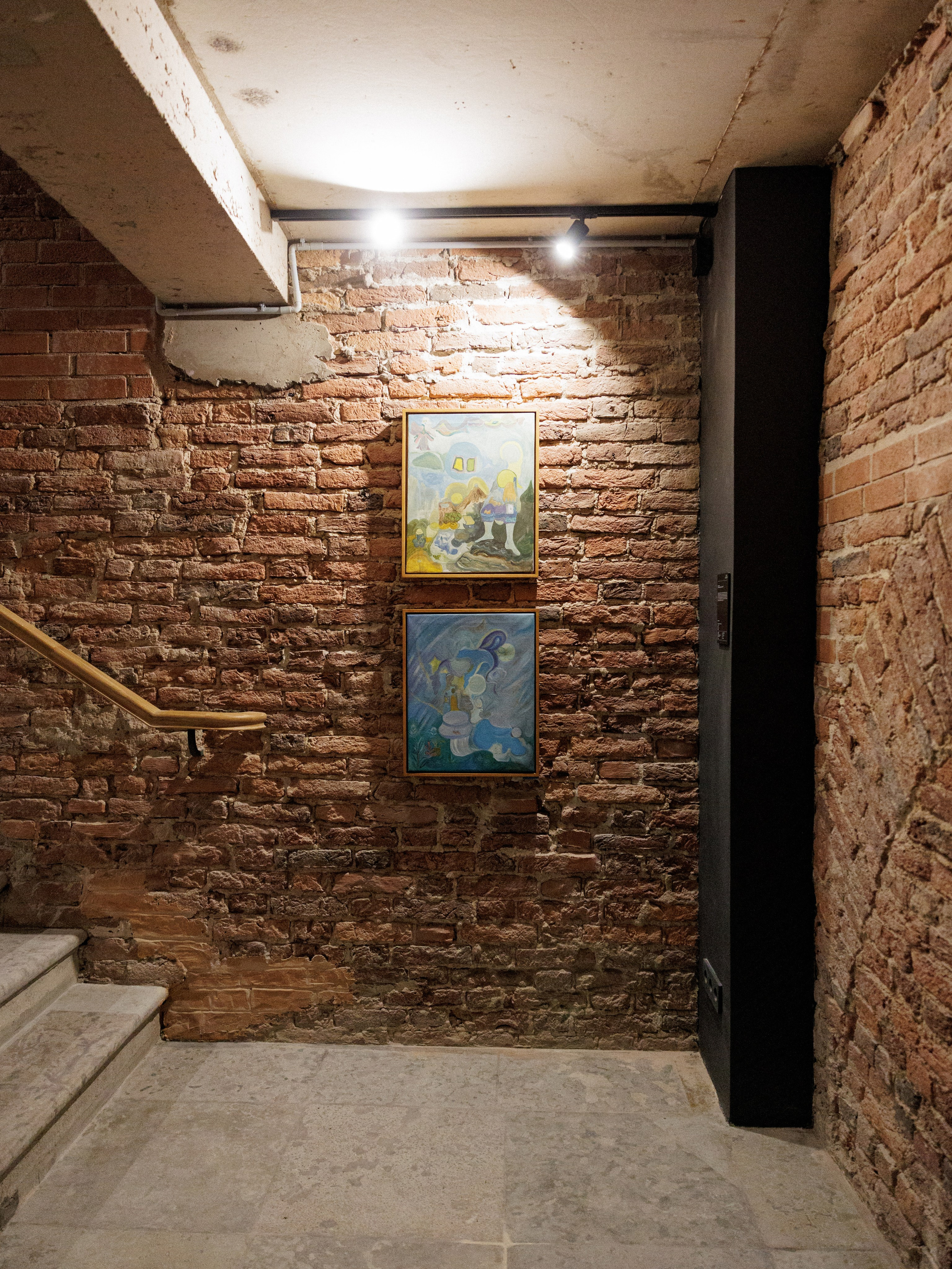 STAY HIDEOUT. Anna Zavediy