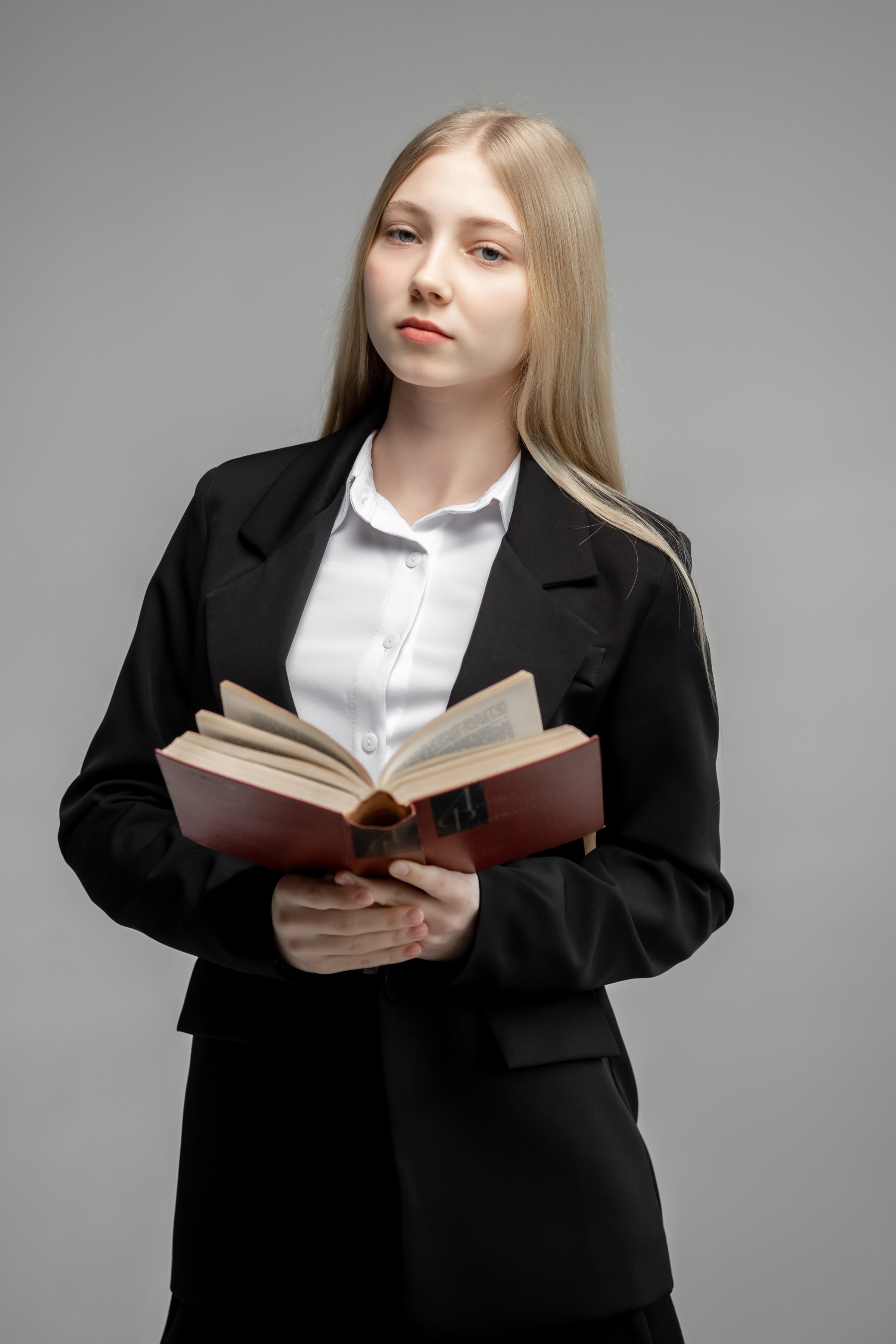 Портреты в студии на белом фоне. Ольга Плаксина фотограф в Саратове