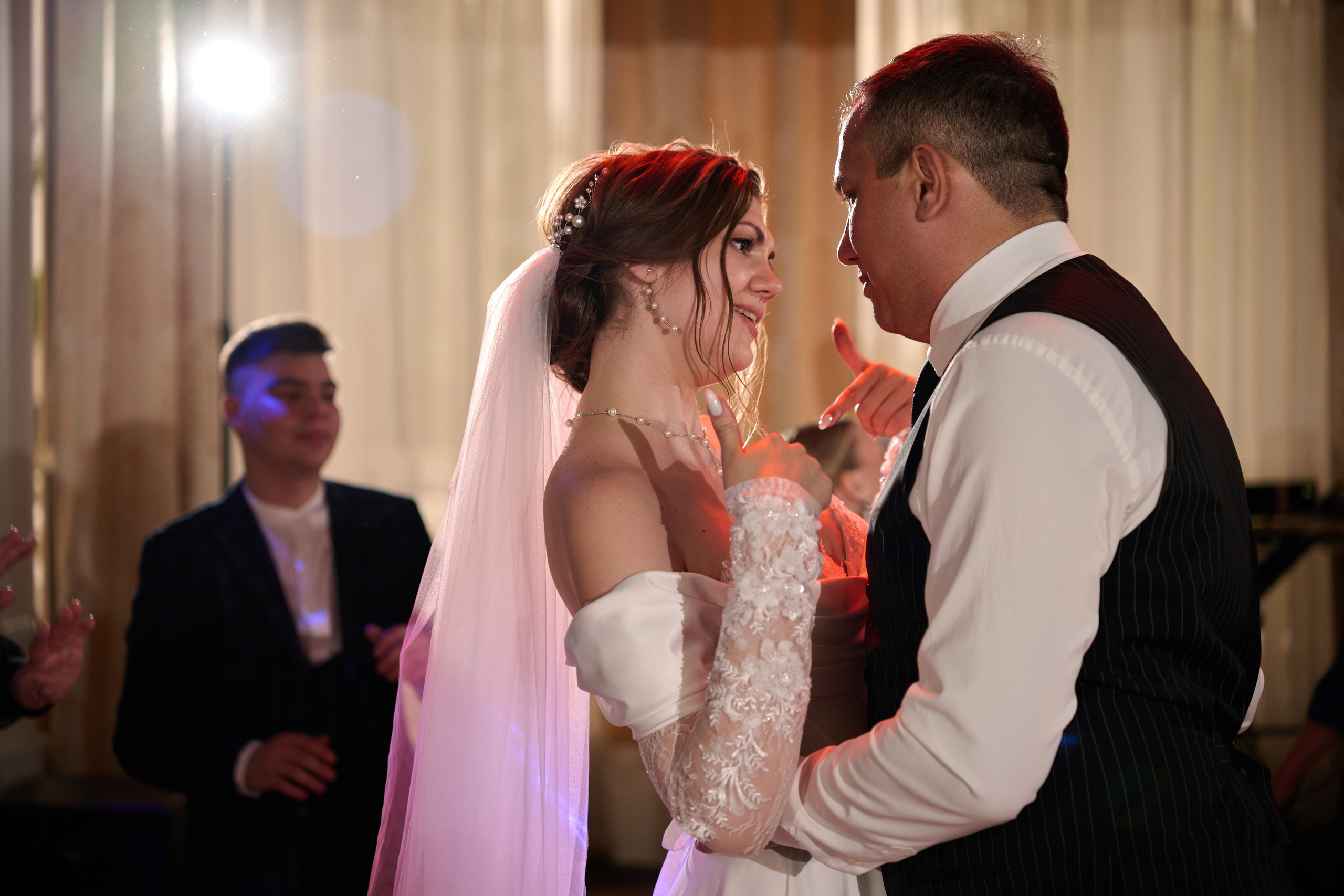 Гибридная съемка свадьбы Виктора и Виктории. Профессиональный фотограф Старый Оскол, Губкин — свадьба, венчание, крещение, юбилей и день рождения