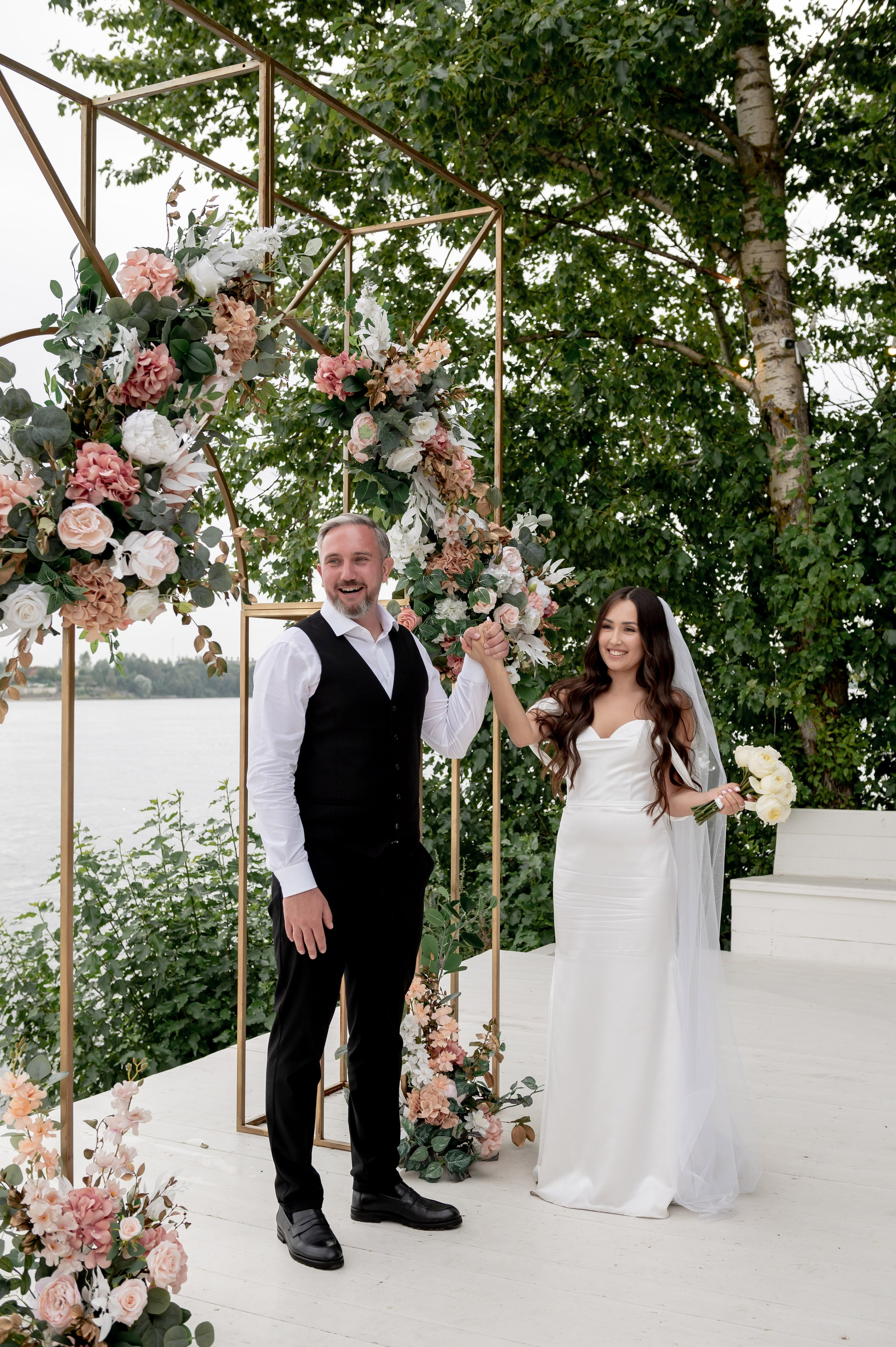 Классическая свадебная фотосессия Аины и Антона по самым красивым местам для свадебной прогулки в Санкт-Петербурге. Портретный, семейный и свадебный фотограф в Санкт-Петербурге и в Пушкине Ширяев Денис