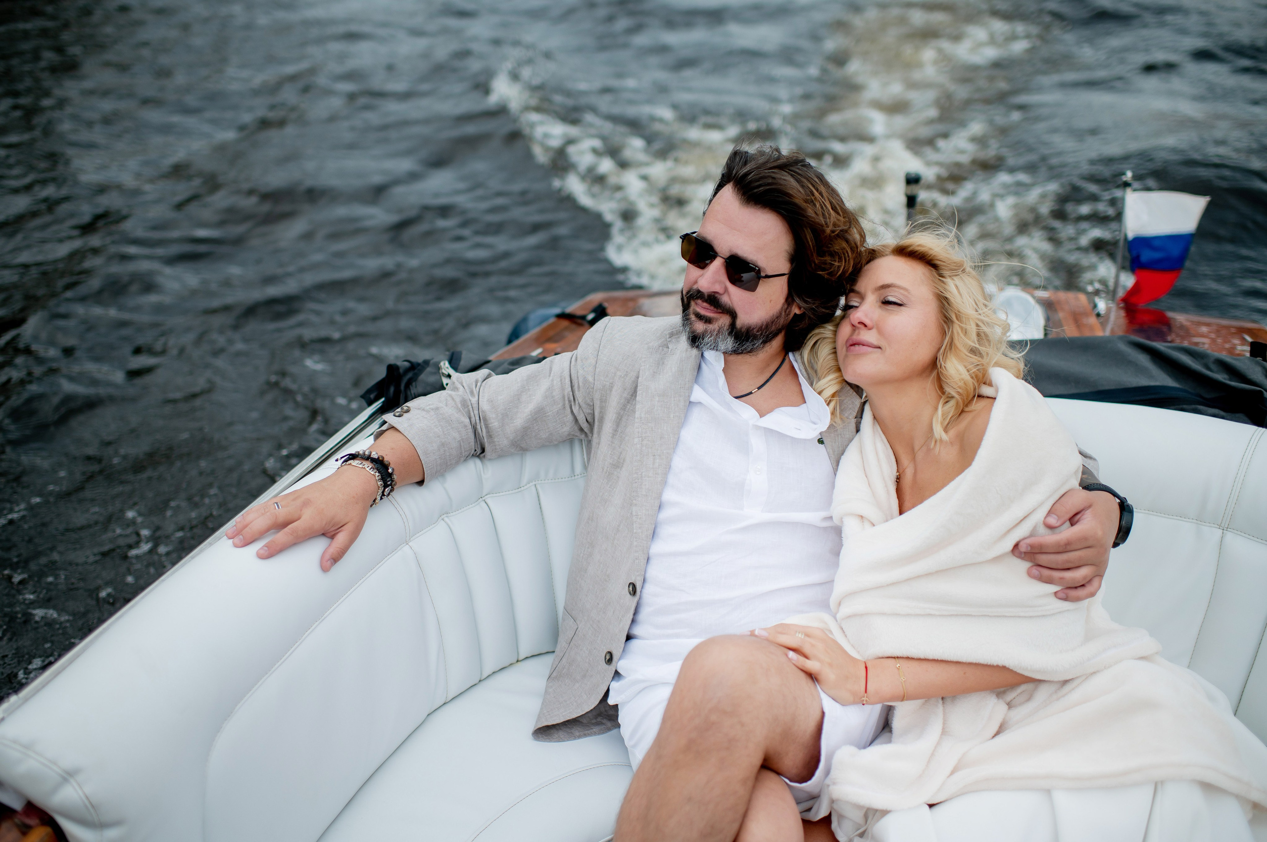 Юлия и Павел (сборы невесты, Невская ратуша, красный Buick, прогулка по рекам на катере). Портретный, семейный и свадебный фотограф в Санкт-Петербурге и в Пушкине Ширяев Денис