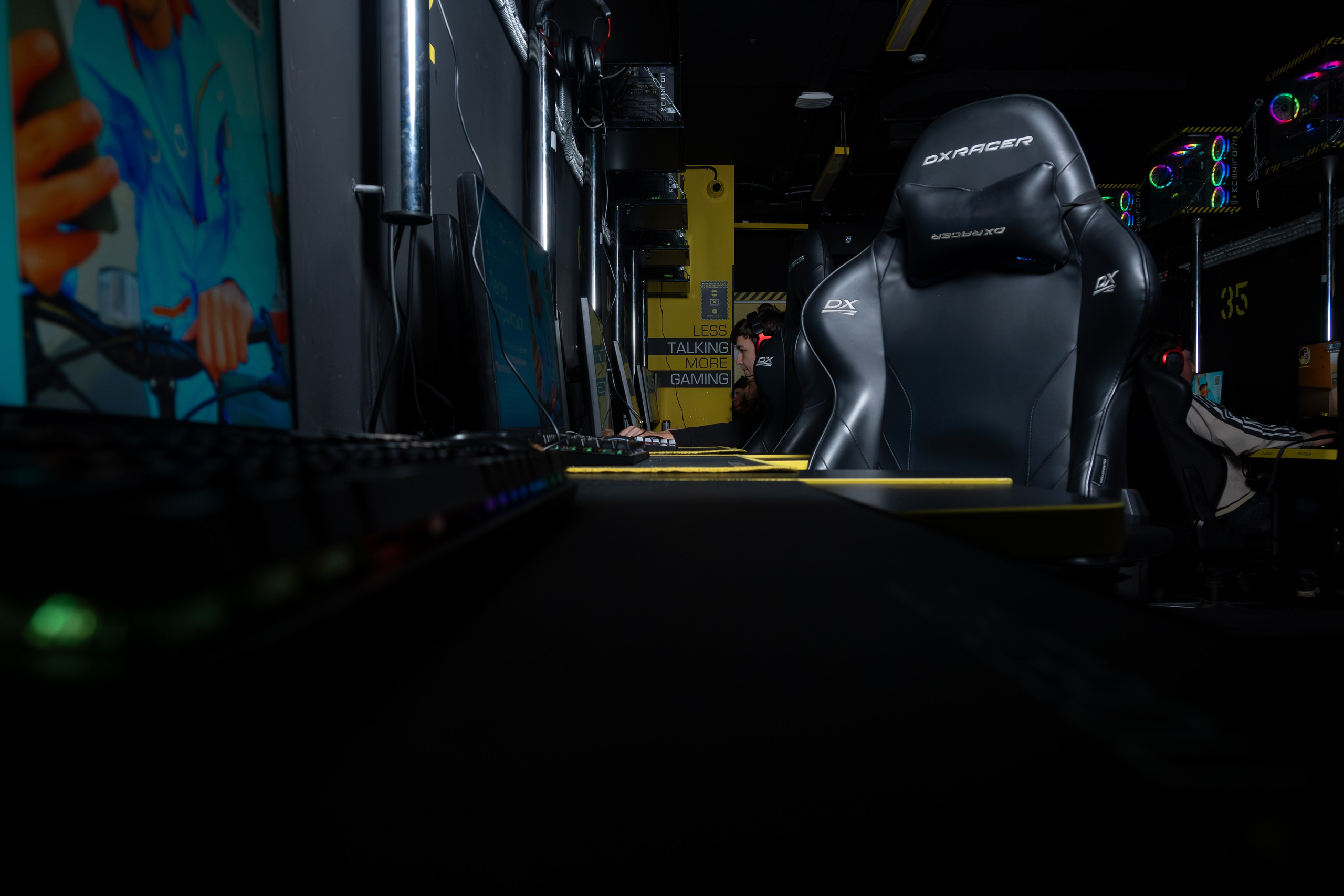 Репортаж в киберспортивном клубе Kolizeum. Фотограф мероприятий в Москве