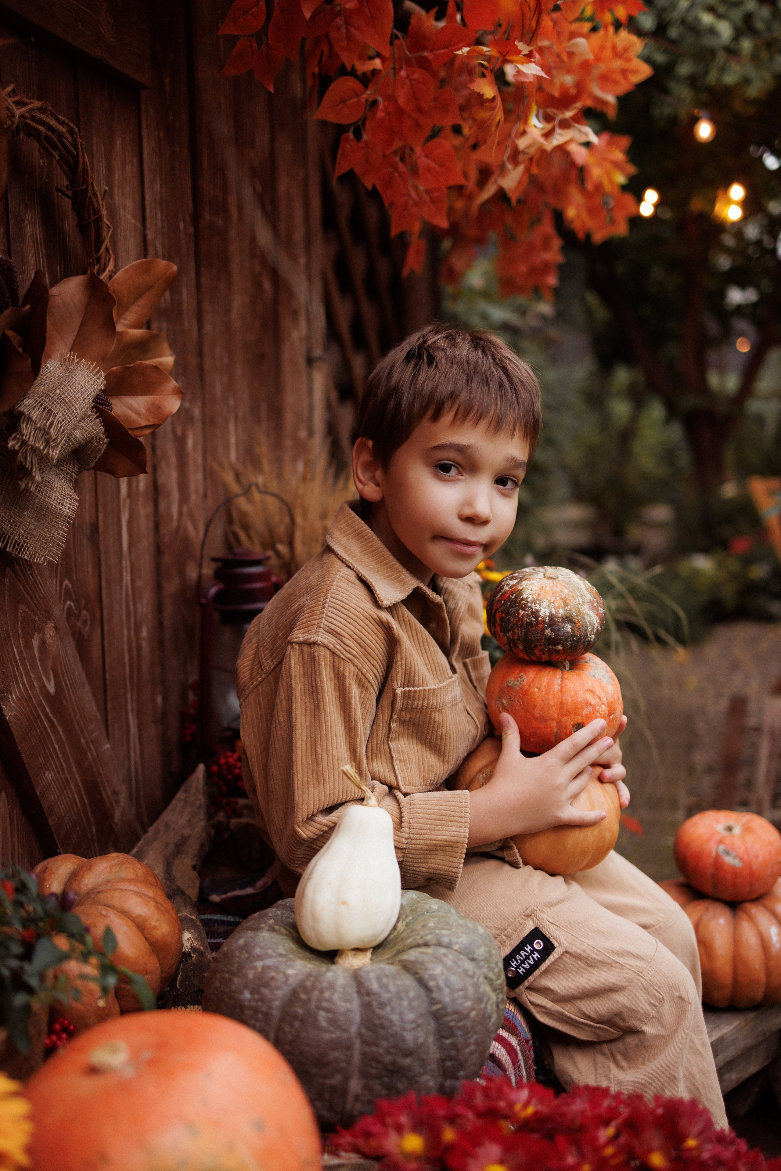 Семейная фотосессия в осенних декорациях фотостудии «Теплица», город Краснодар. Семейный и детский фотограф в Краснодаре Анна Трашкова