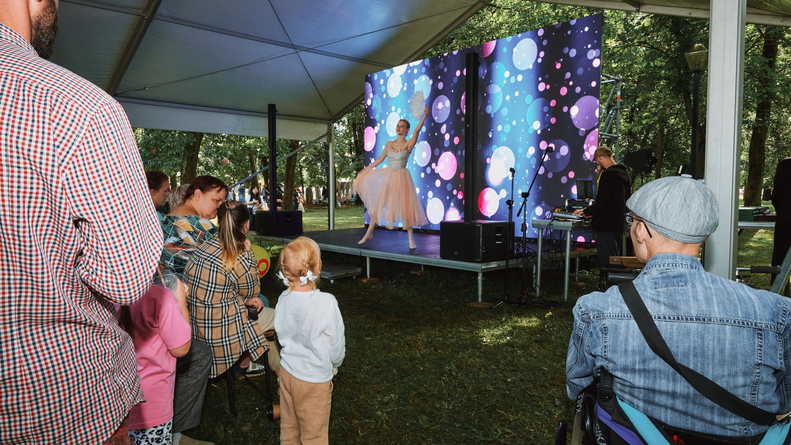 Фотопроект «The Люди» фотограф Александр Кондаков. Фотограф для маркетплейсов в Иваново | Съемки одежды и белья