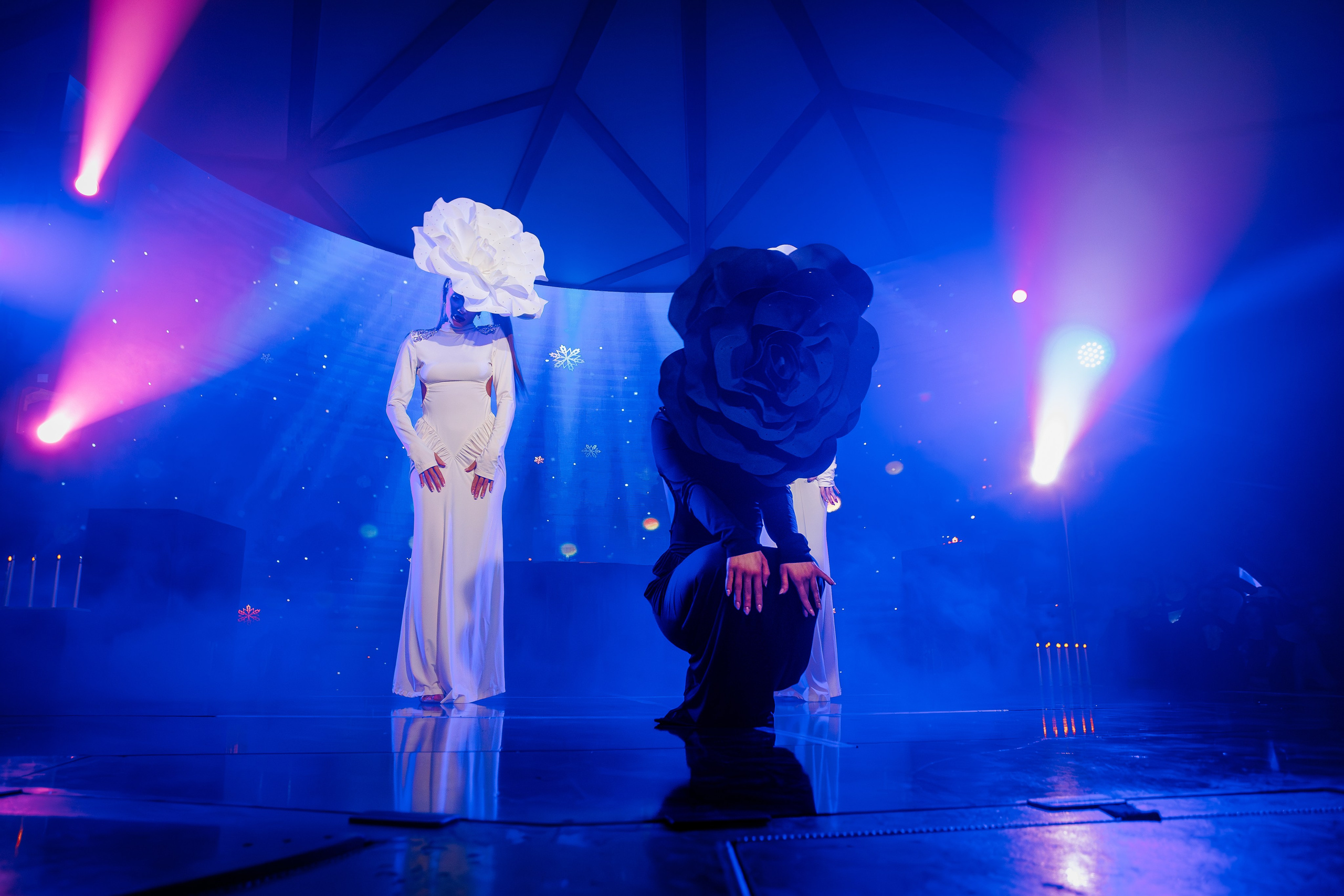 Новогодняя шоу-программа «MAGIC TIME» в PTIZZA BAR_Ялта_31.12.2025. Аминов Руслан | Фотограф