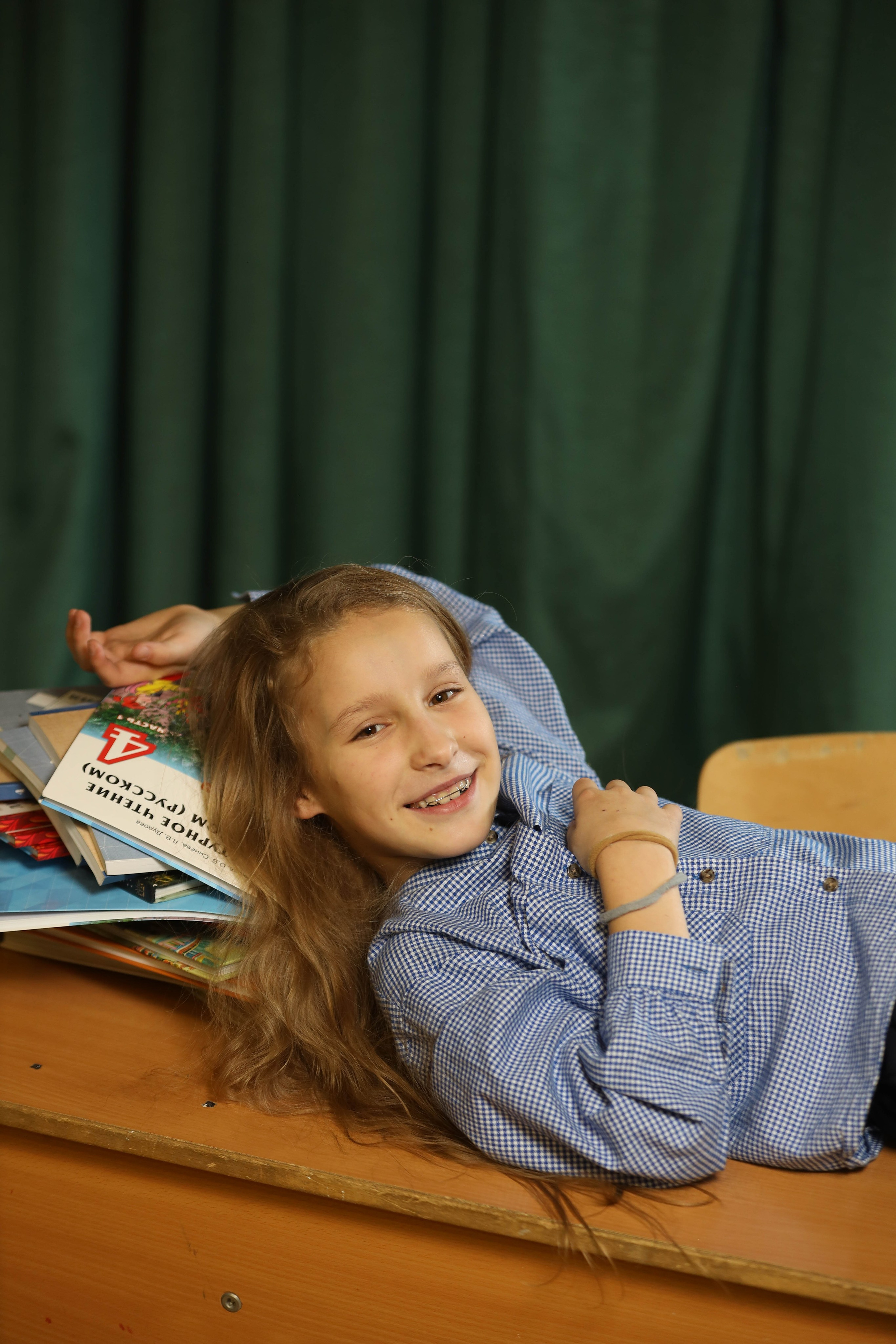 Школьный альбом 4-й класс. Фотограф Антон Чупринин