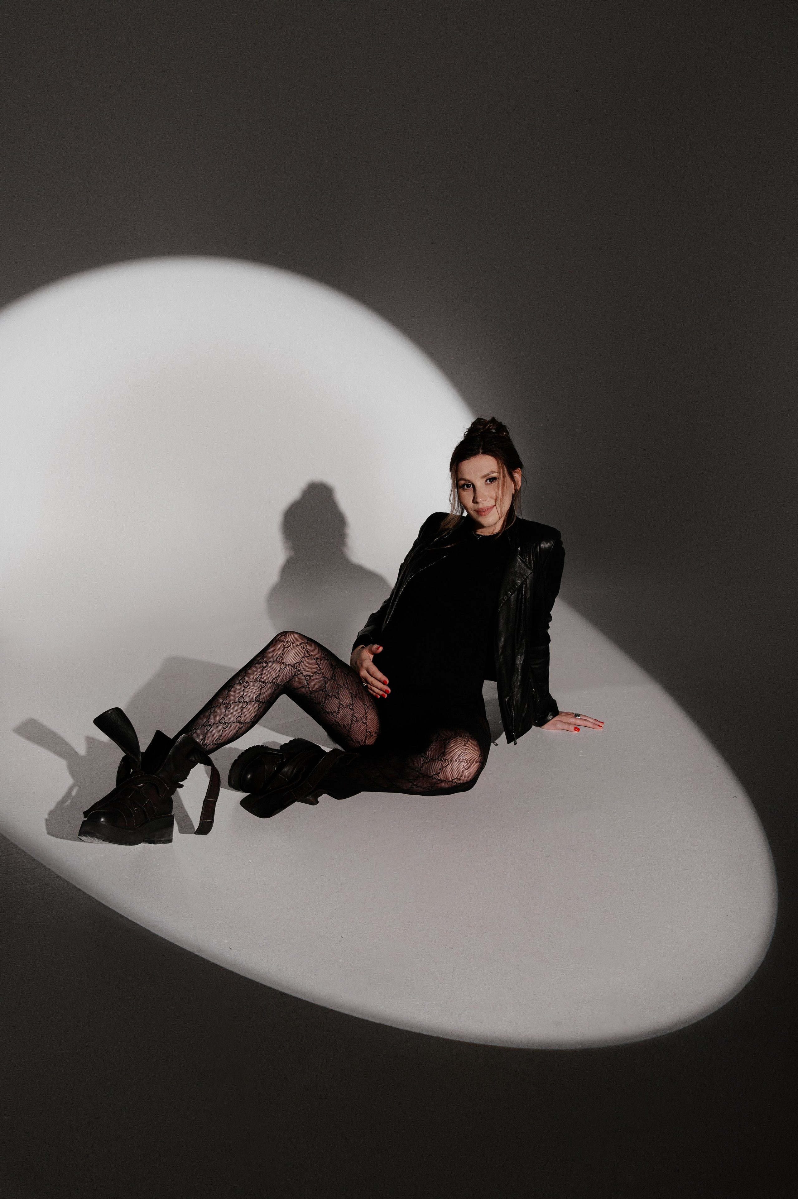 Фотосессия беременности на студии Караганда. Свадебный фотограф Караганда