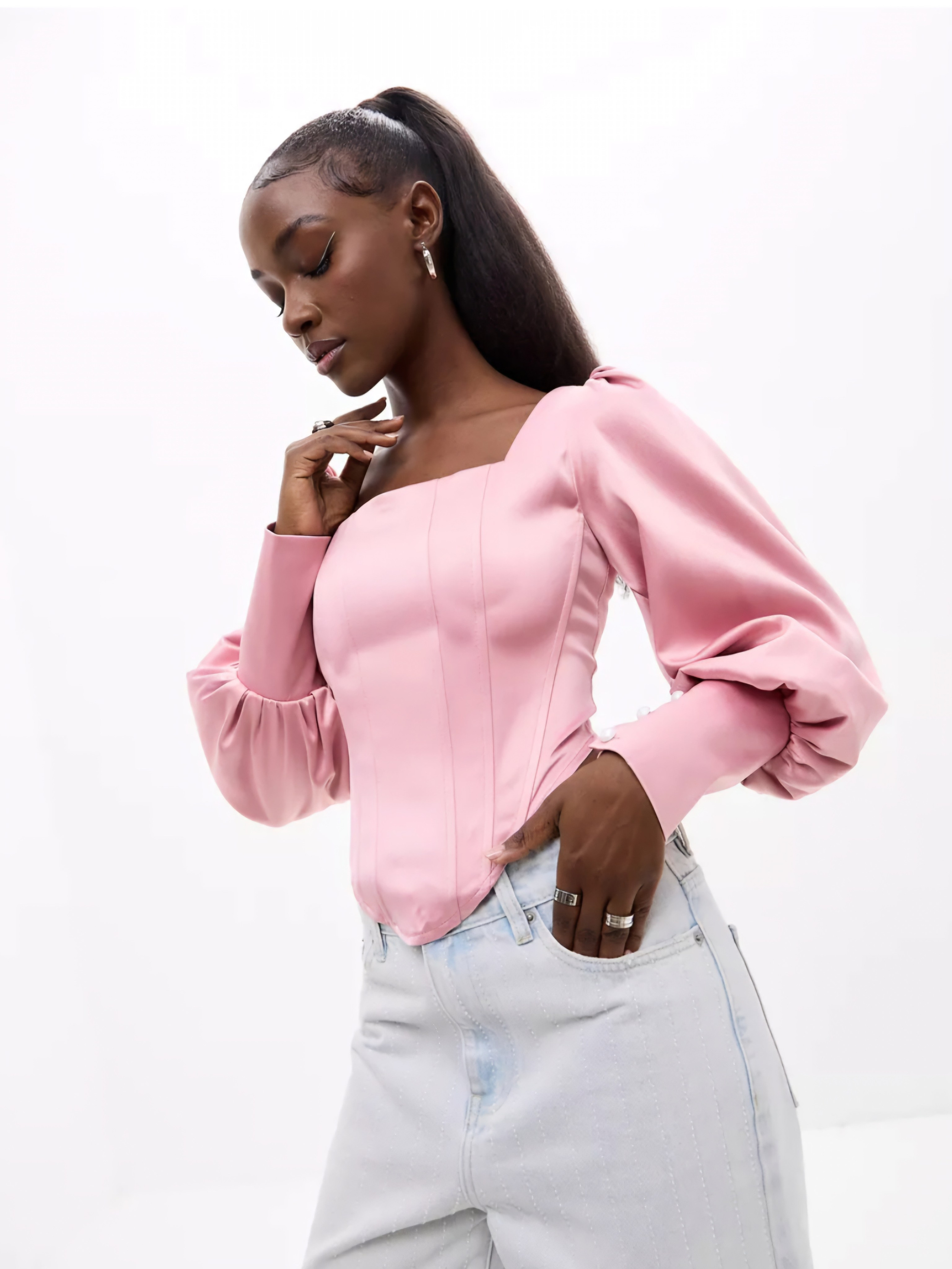 Красный корсет с длинными рукавами. Туры на Байкал с фотографом под ключ. Фотосессии на Ольхоне