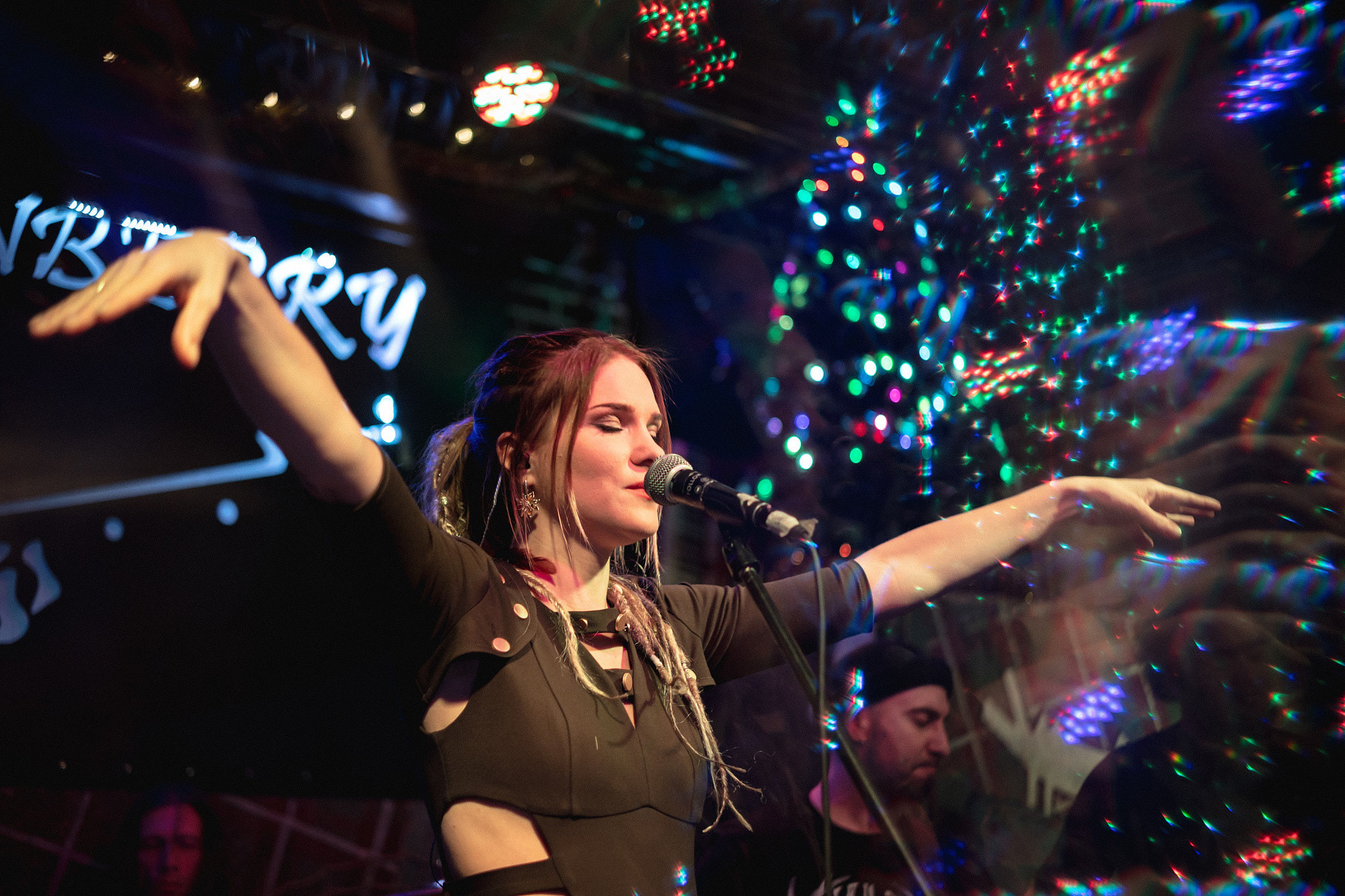 ОЛЯ И ДОМОВЫЕ. Фотограф Сонкина Татьяна