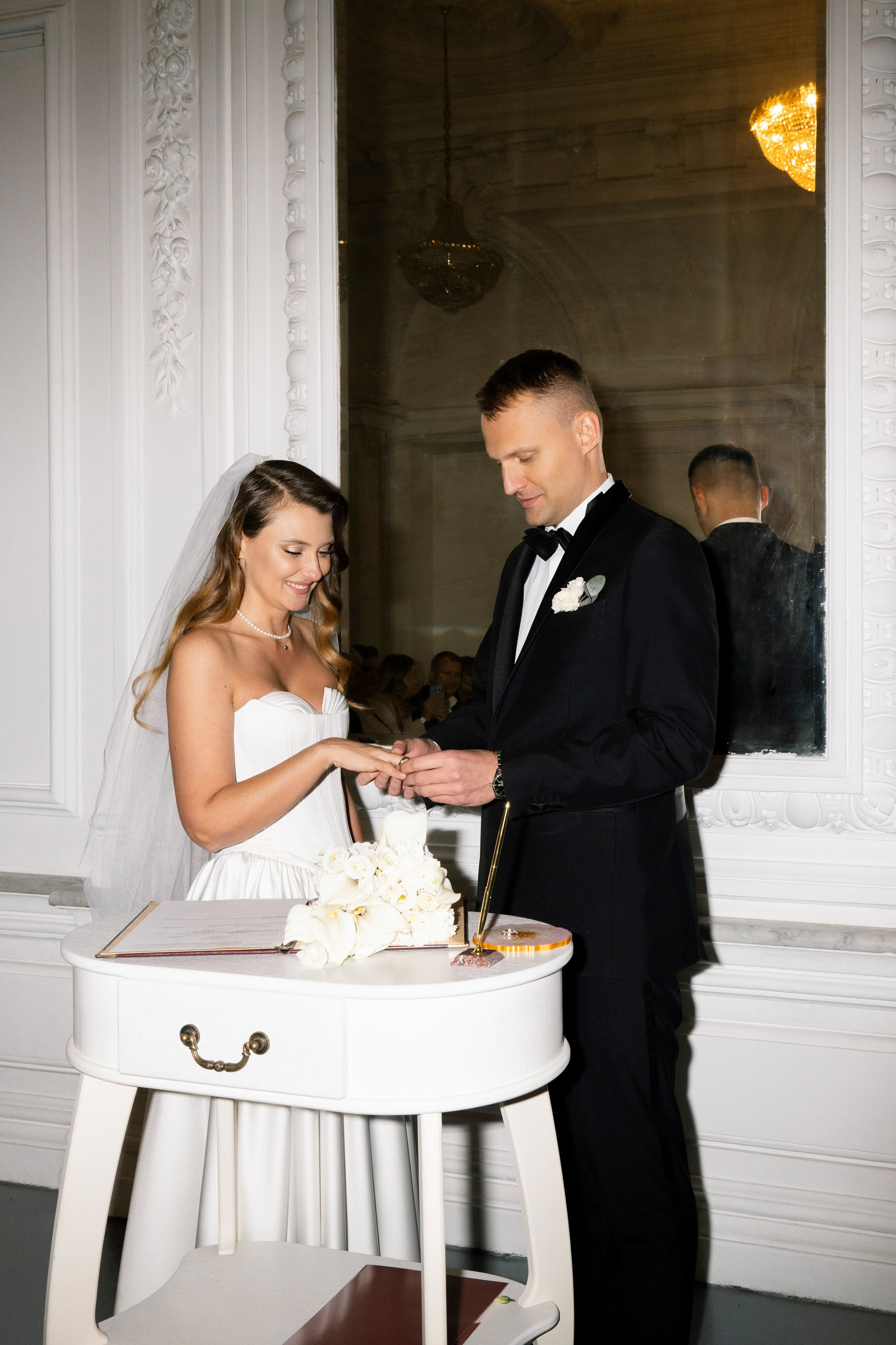 Иван и Рума. Москва. Сборы в отеле Marco Polo и роспись в особняке Спиридонова. Свадебный фотограф Катерина Чулкова