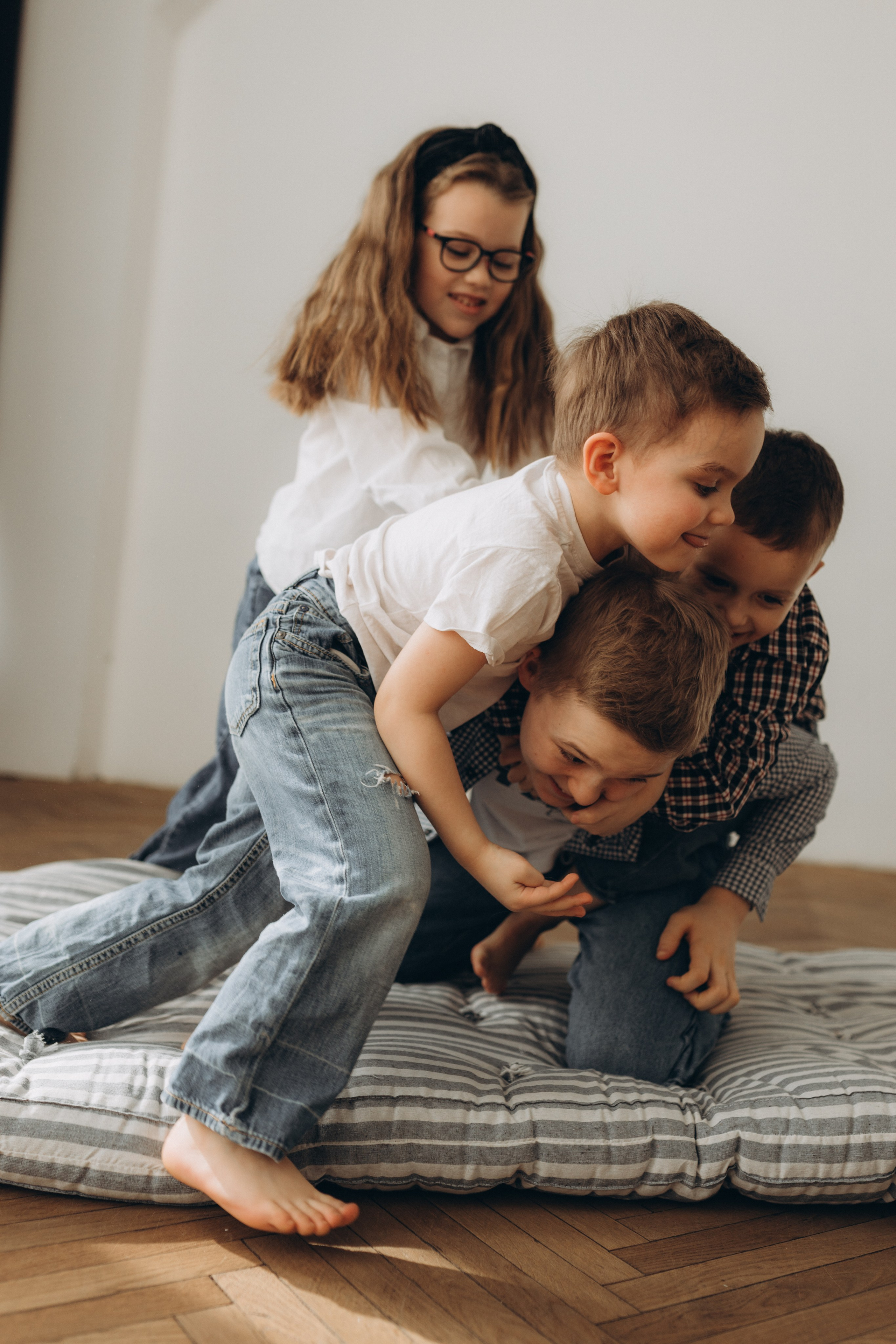 Большая семья в студии. Семейный фотограф в Москве Жукова Анна