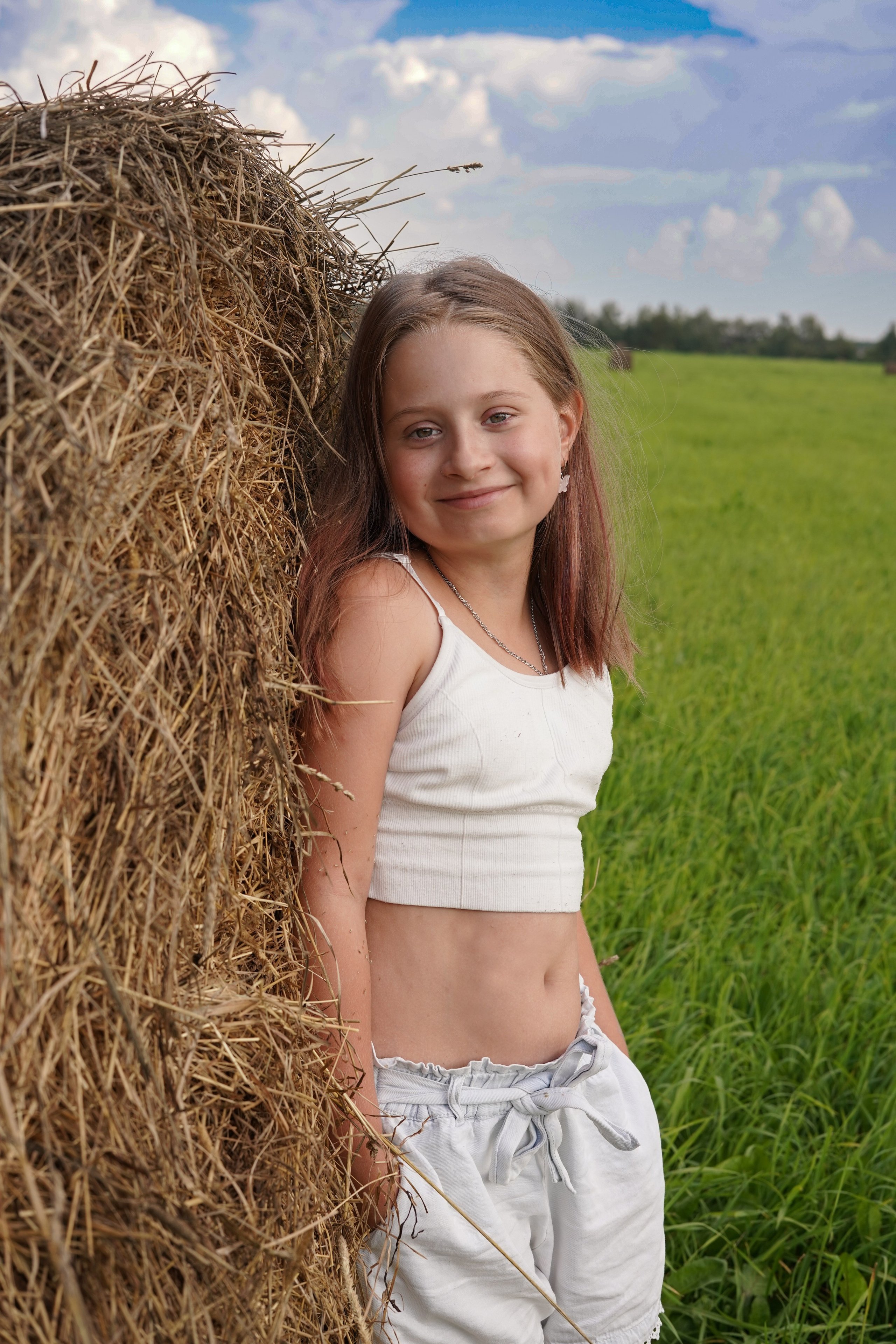 Фотосессия в поле-стоги сена. Главная