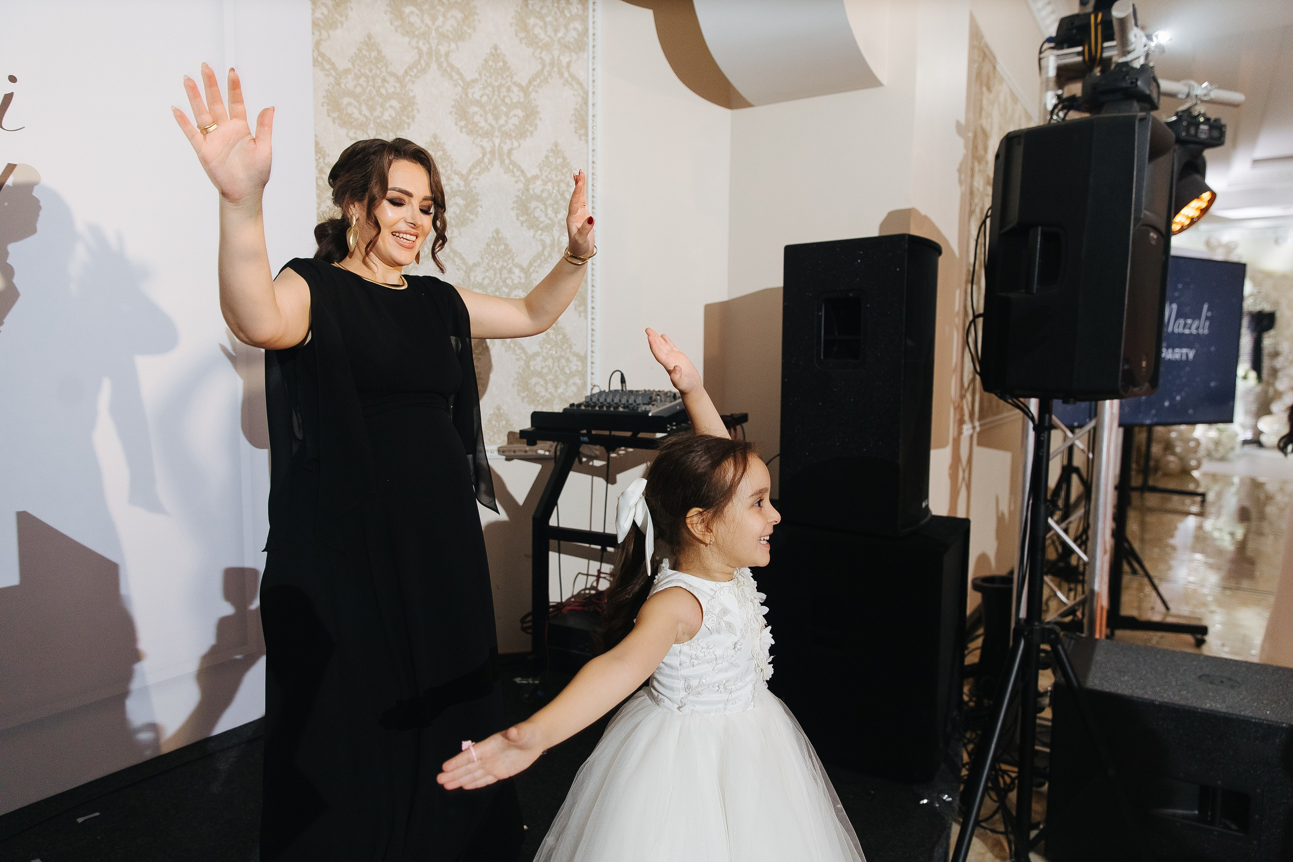 Ани и Назели. 35&5 День рождения, «Янтарь». Фотограф в Красноярске Надежда Воскресенская