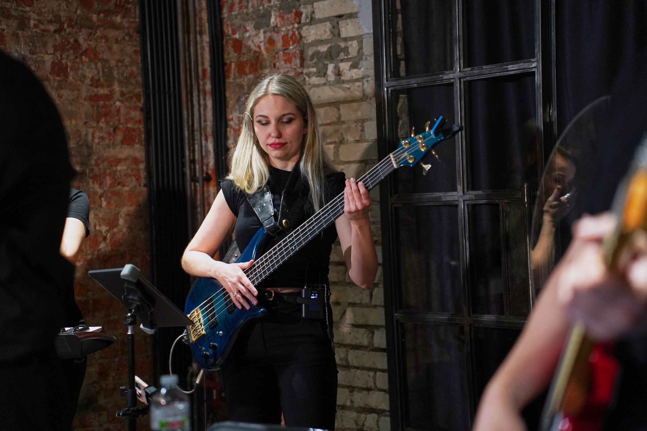 Концерт кавер группы. Фотограф