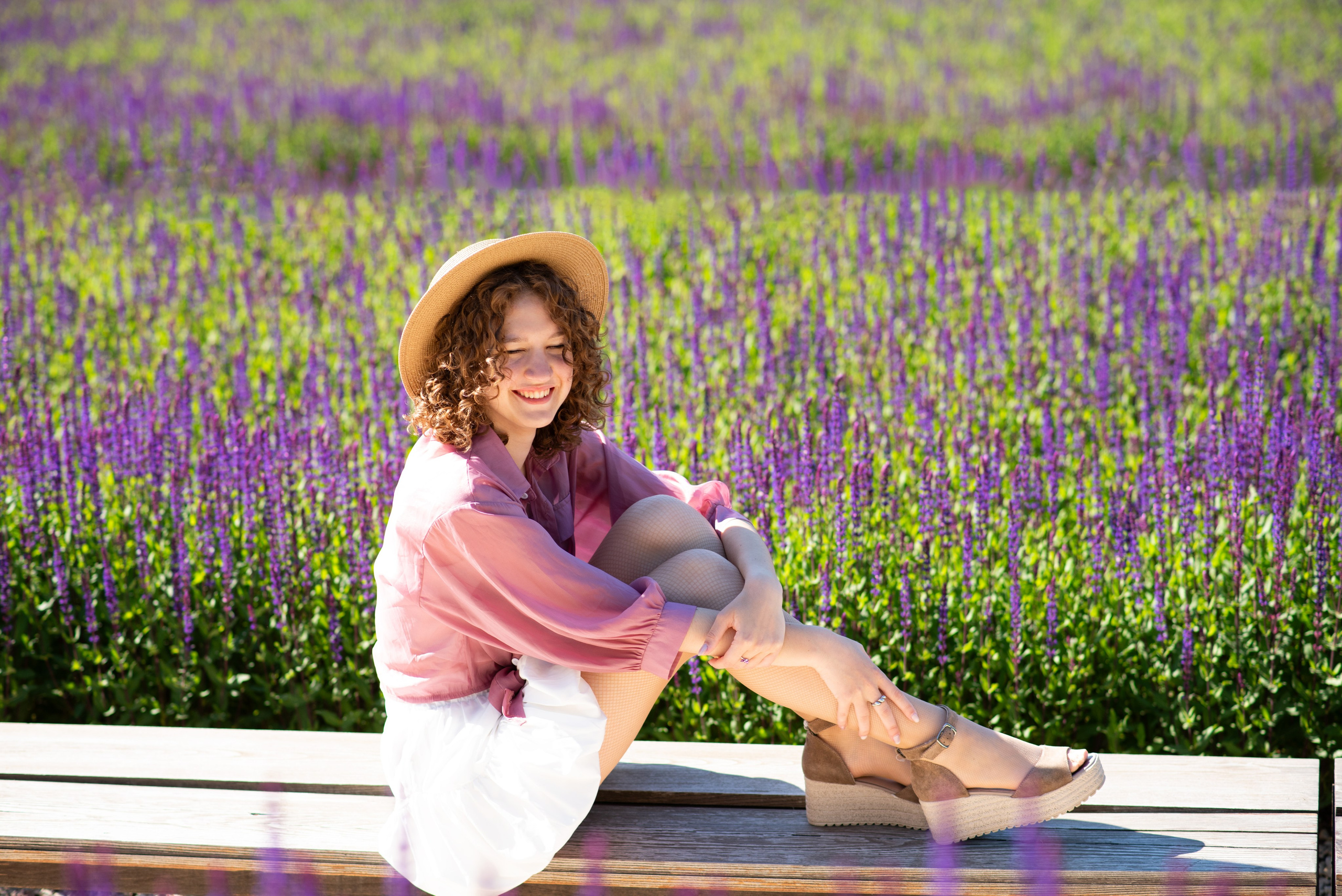 Вика в парке с шалфеем. Фотограф в Краснодаре Анна Карелина