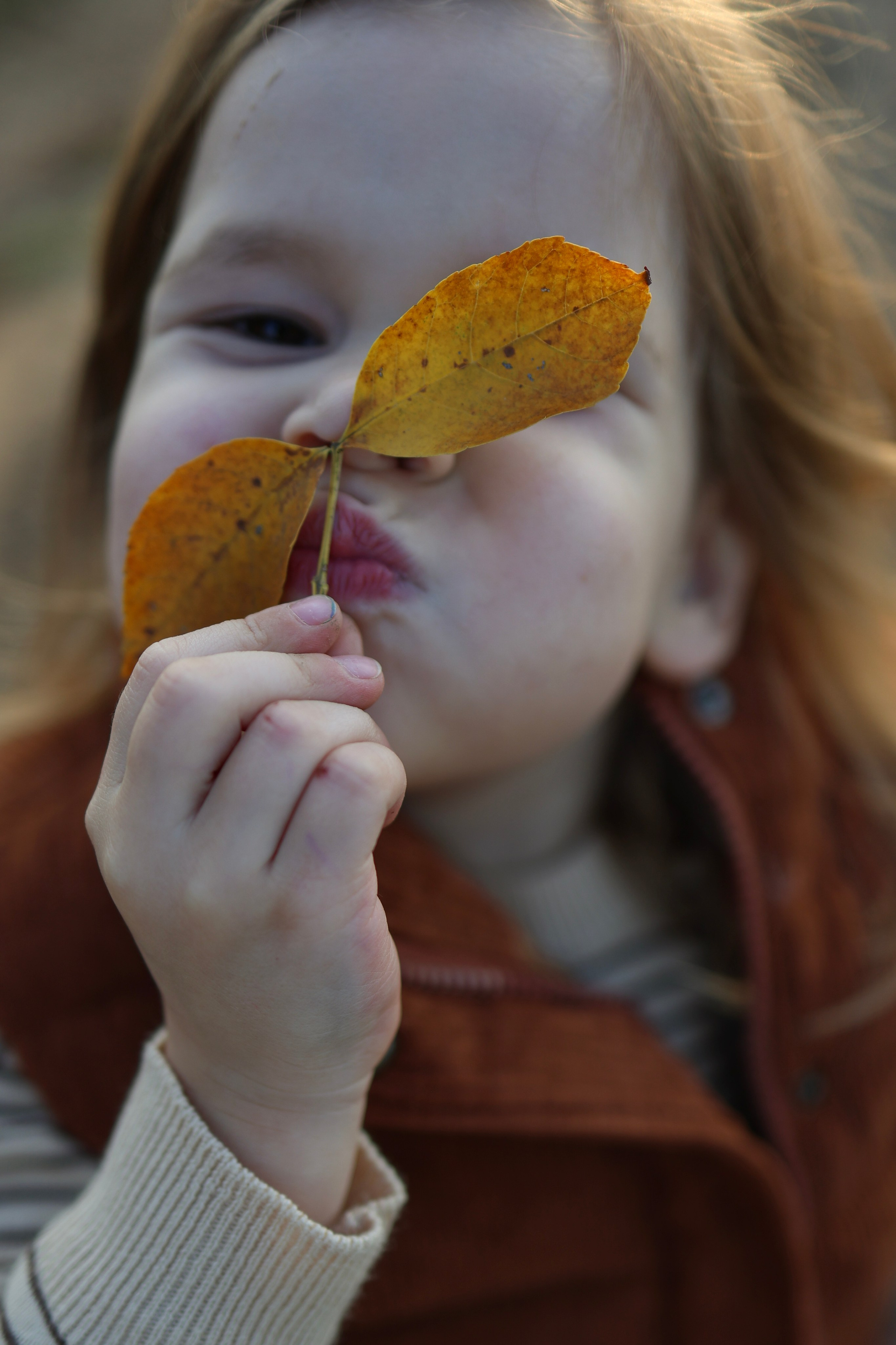 Осенняя прогулка папы с дочками. Семейный и детский фотограф в Москве Анастасия Мурга