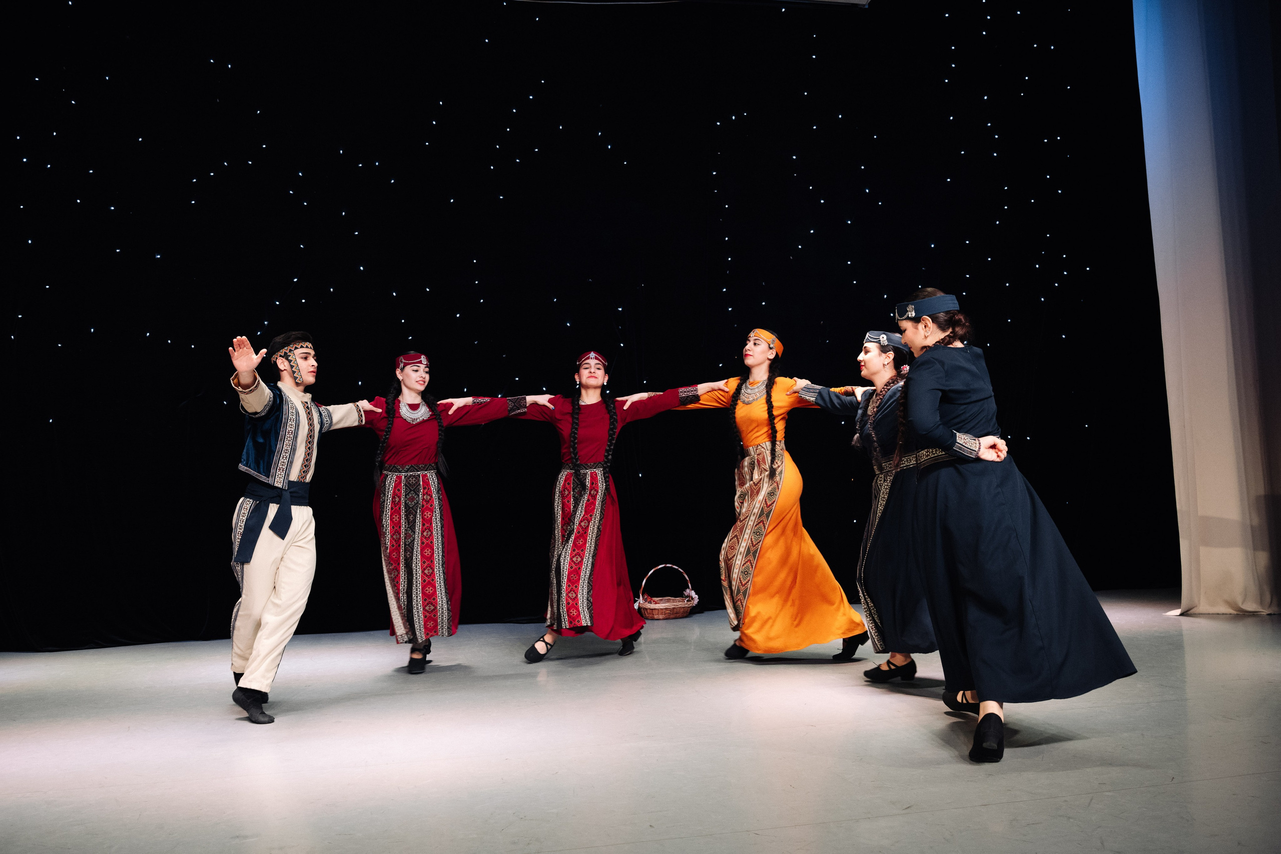 Благотворительный концерт в помощь Артему Сардаряну. Фотограф Артем Севостьянов. Профессиональная фотосъемка в Ногинске, Москве, Московской области и за границей