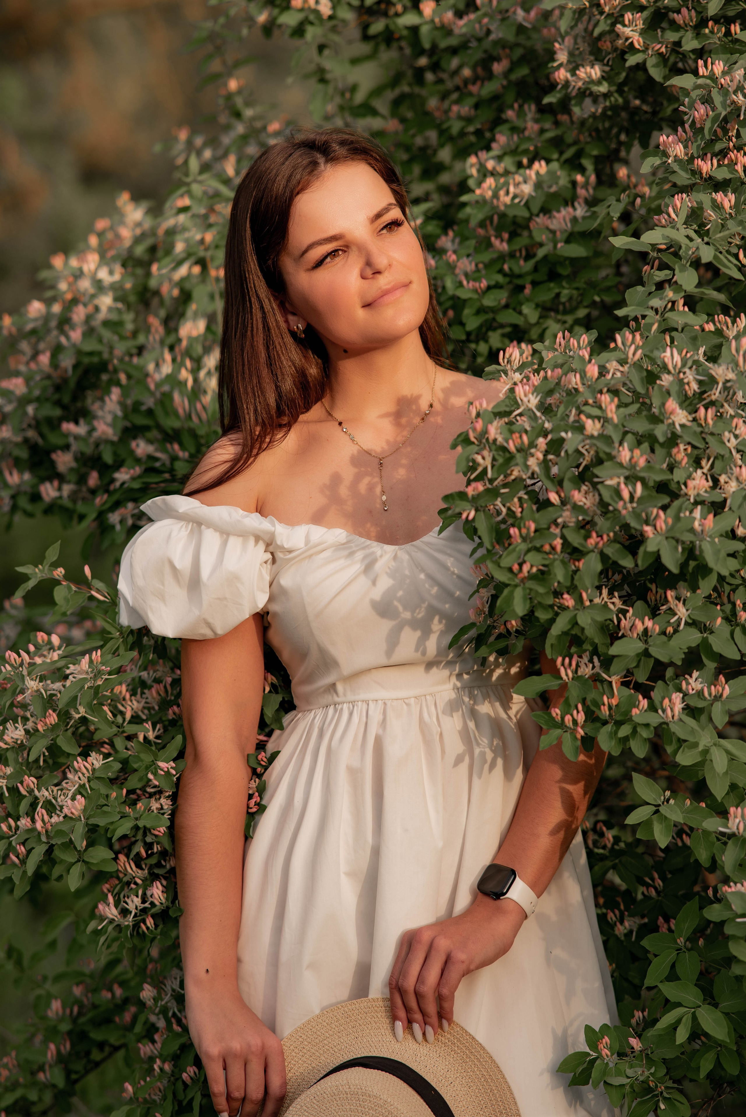 Вечерняя съёмка изящной девушки в парке города Абакан. Семейный и свадебный фотограф в Абакане Юлия Су