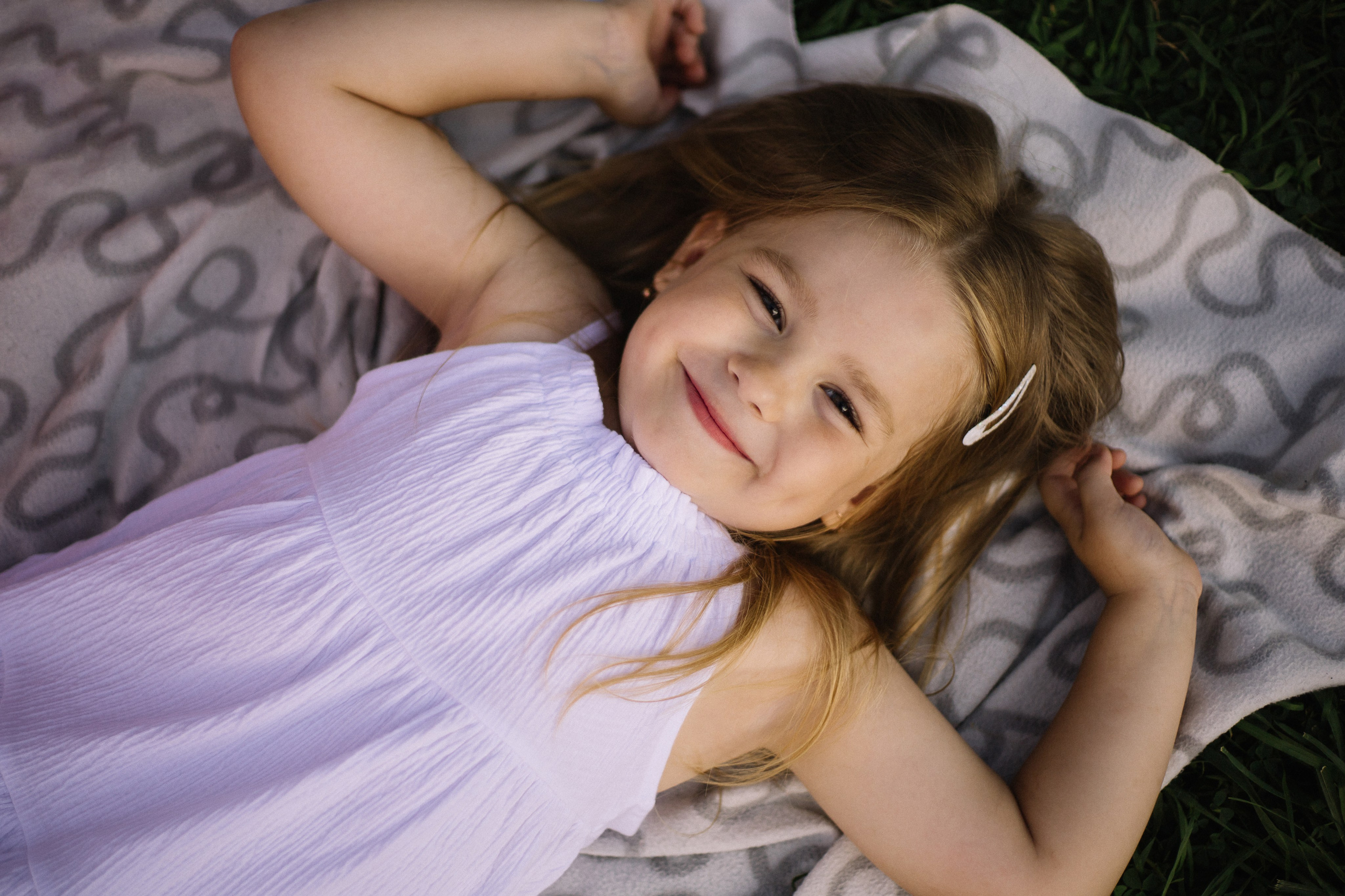 Мама с дочерьми на прогулке. Семейный фотограф в Томске Максимова Екатерина