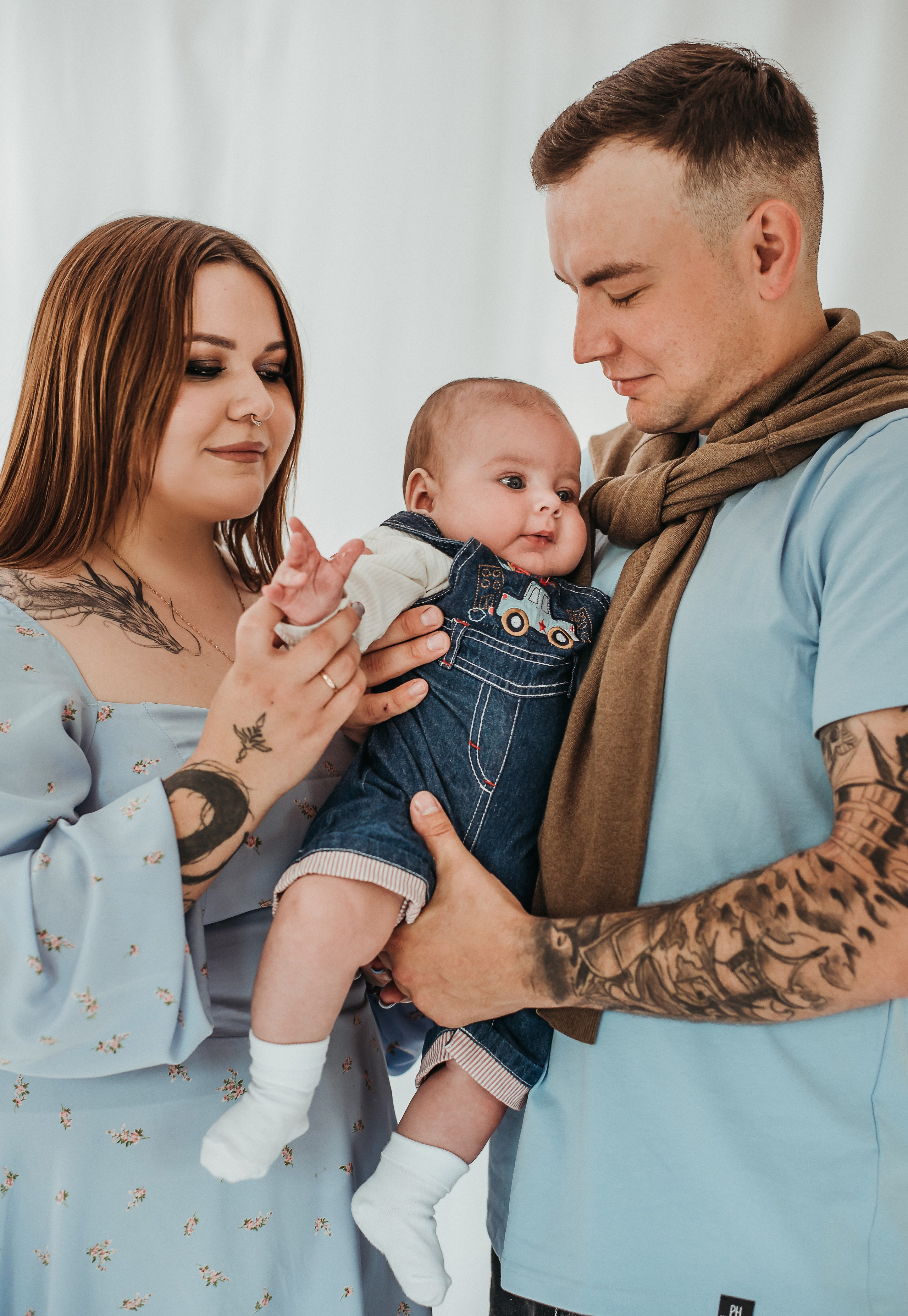 Семейная фотосессия в студии. Свадебный и портретный фотограф lifestyle