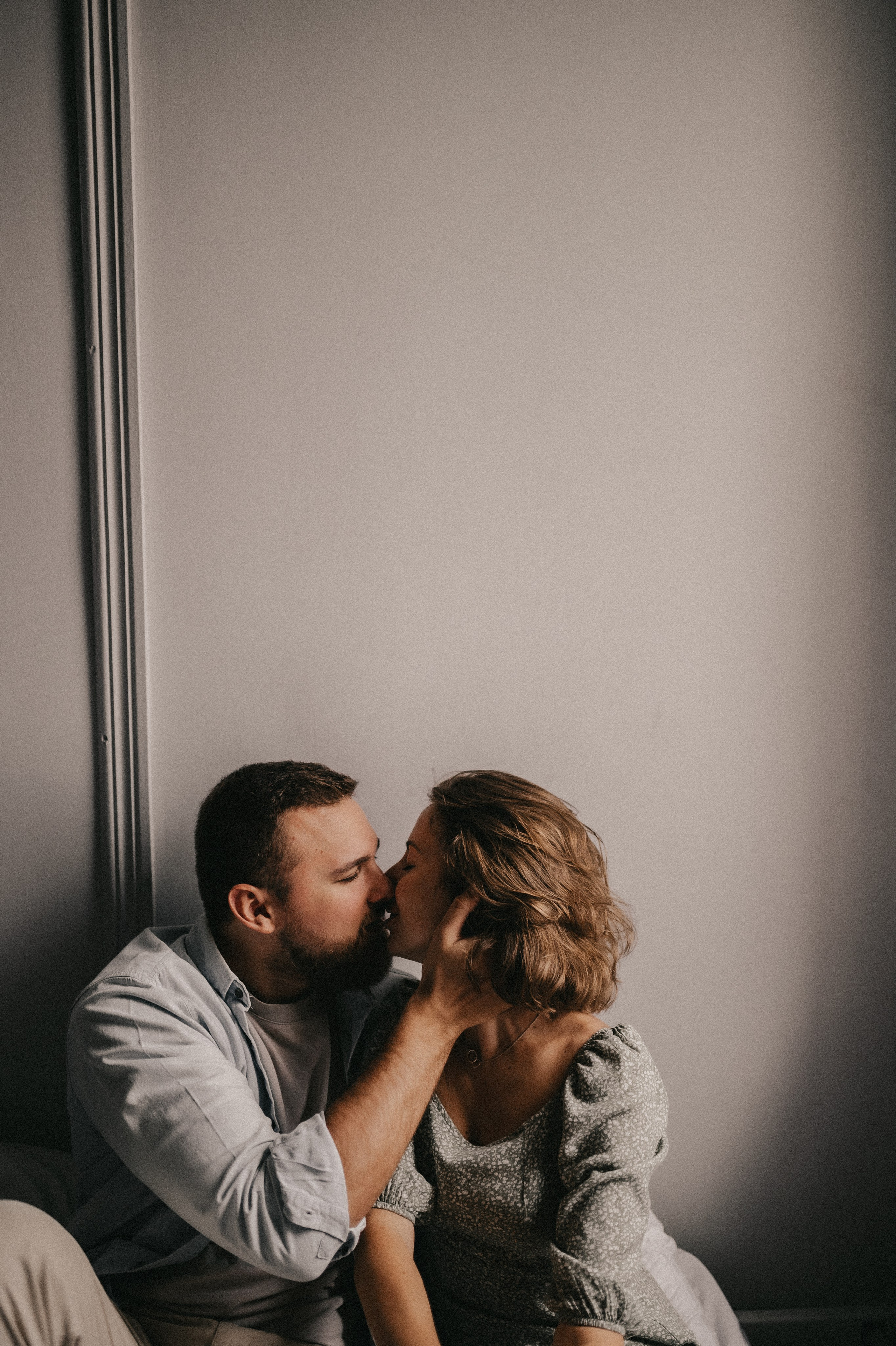 Лавстори в питерской студии. Семейный и свадебный lifestyle-фотограф в Москве Мария Петрова