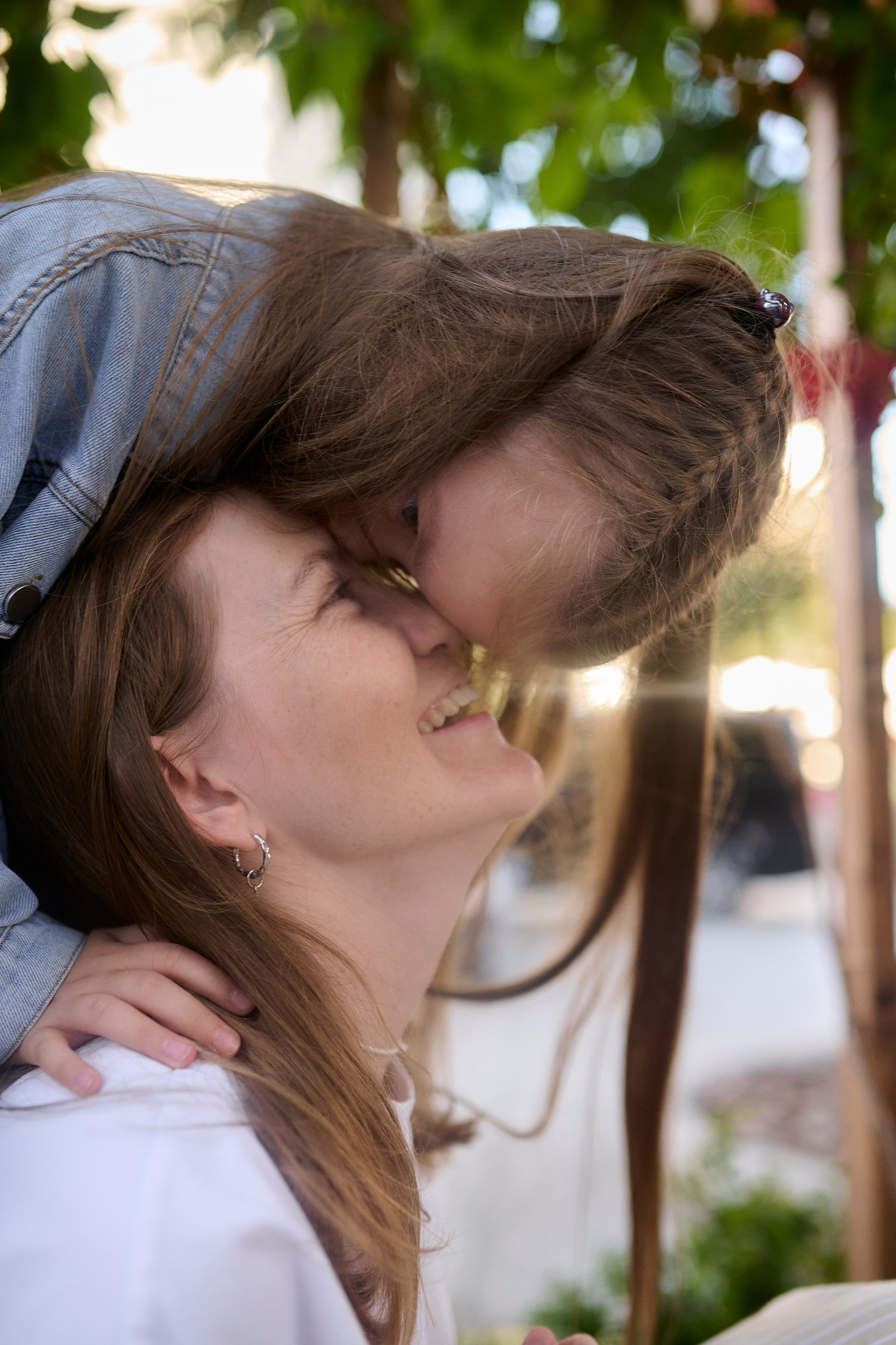 Катя и Ника. Прогулка по Новому Арбату. Семейный и свадебный lifestyle-фотограф в Москве Мария Петрова