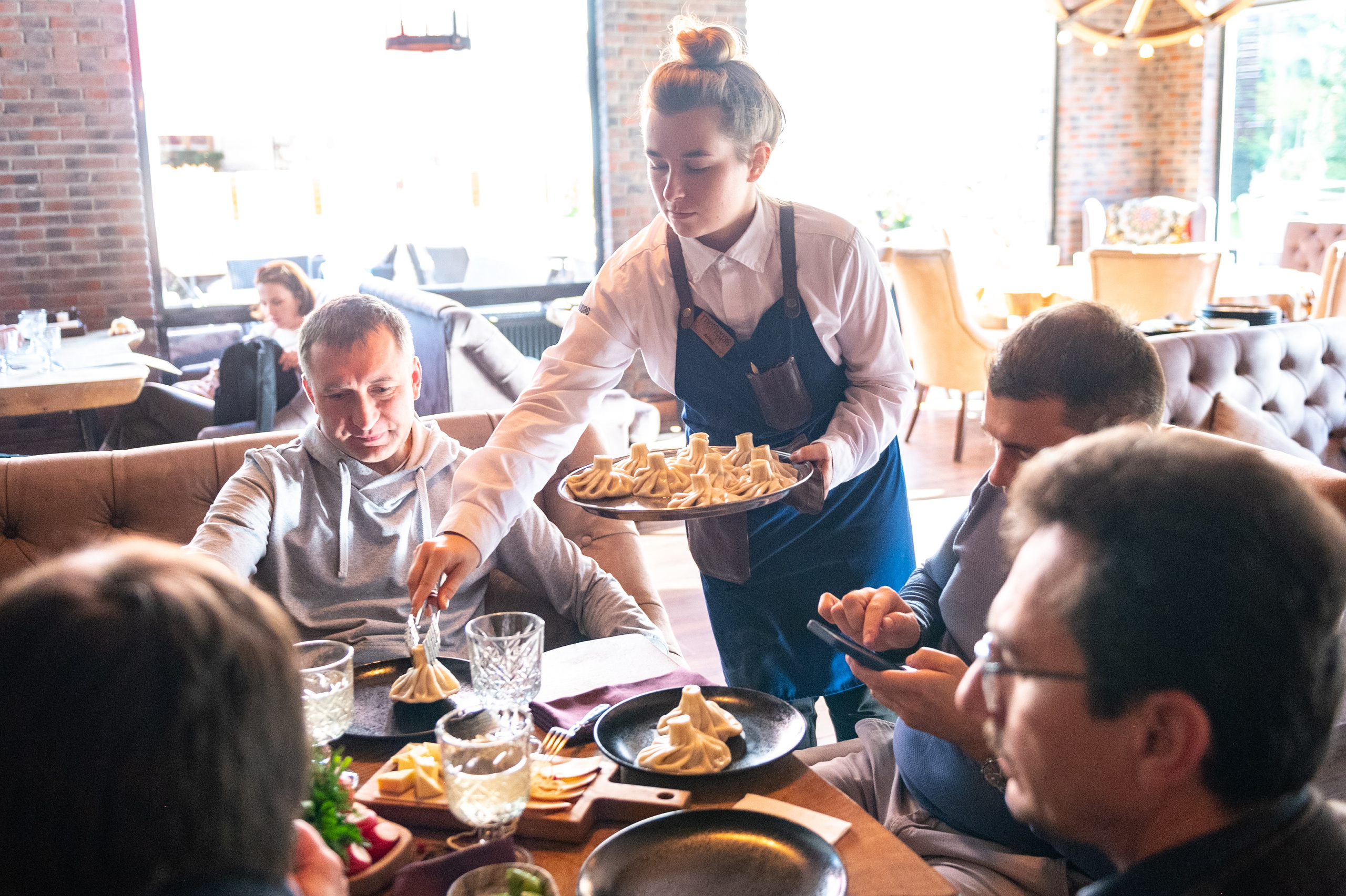 Mice мероприятие — прогулка на водопад Поликаря на курорте Красная Поляна. Репортажный фотограф в Красной Поляне и Сочи Павлюченко Екатерина