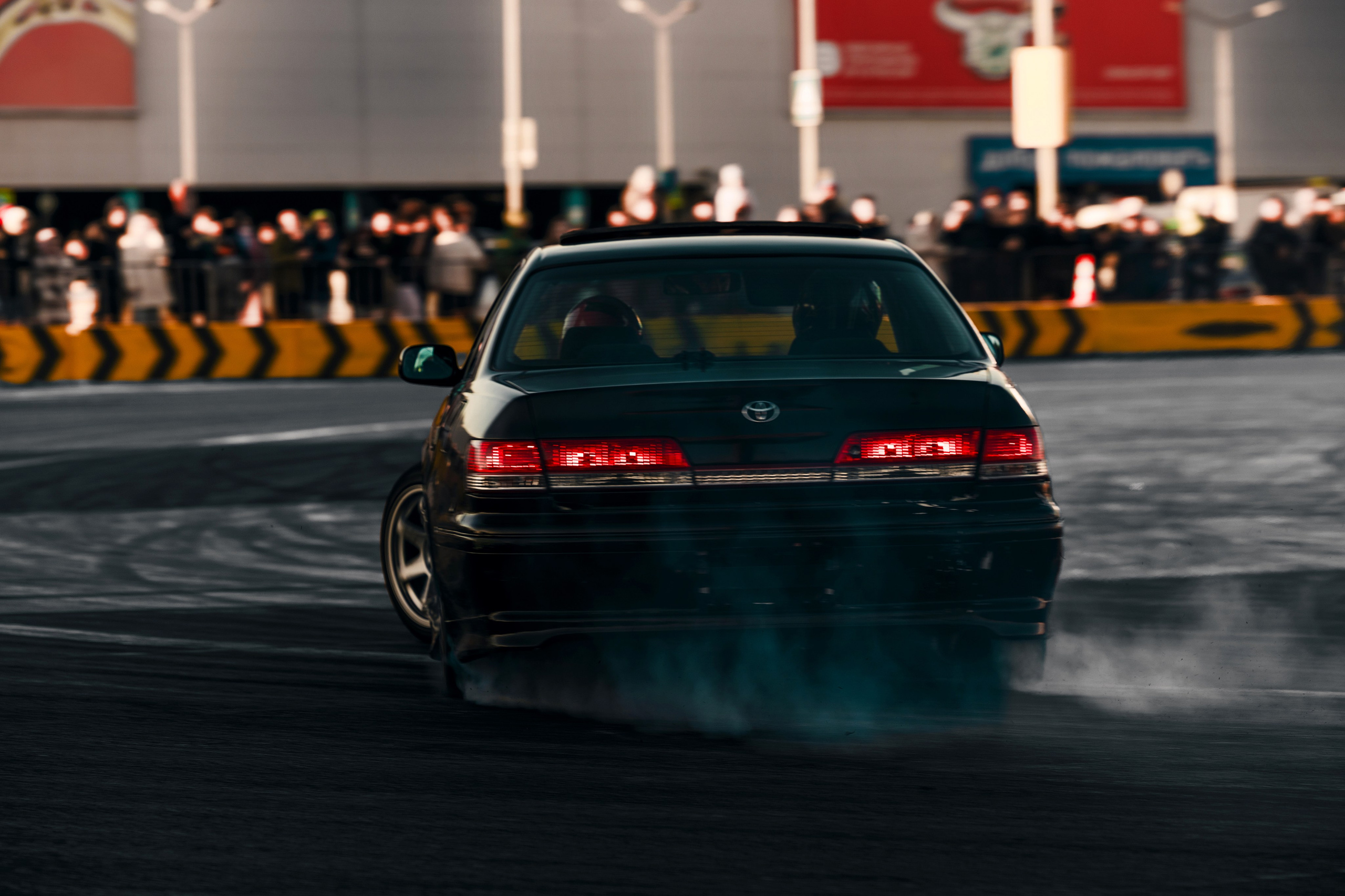 Фотографии закрытия сезона 2025 VibeSide — дрифт и автошоу у МЕГА Дыбенко, Санкт-Петербург