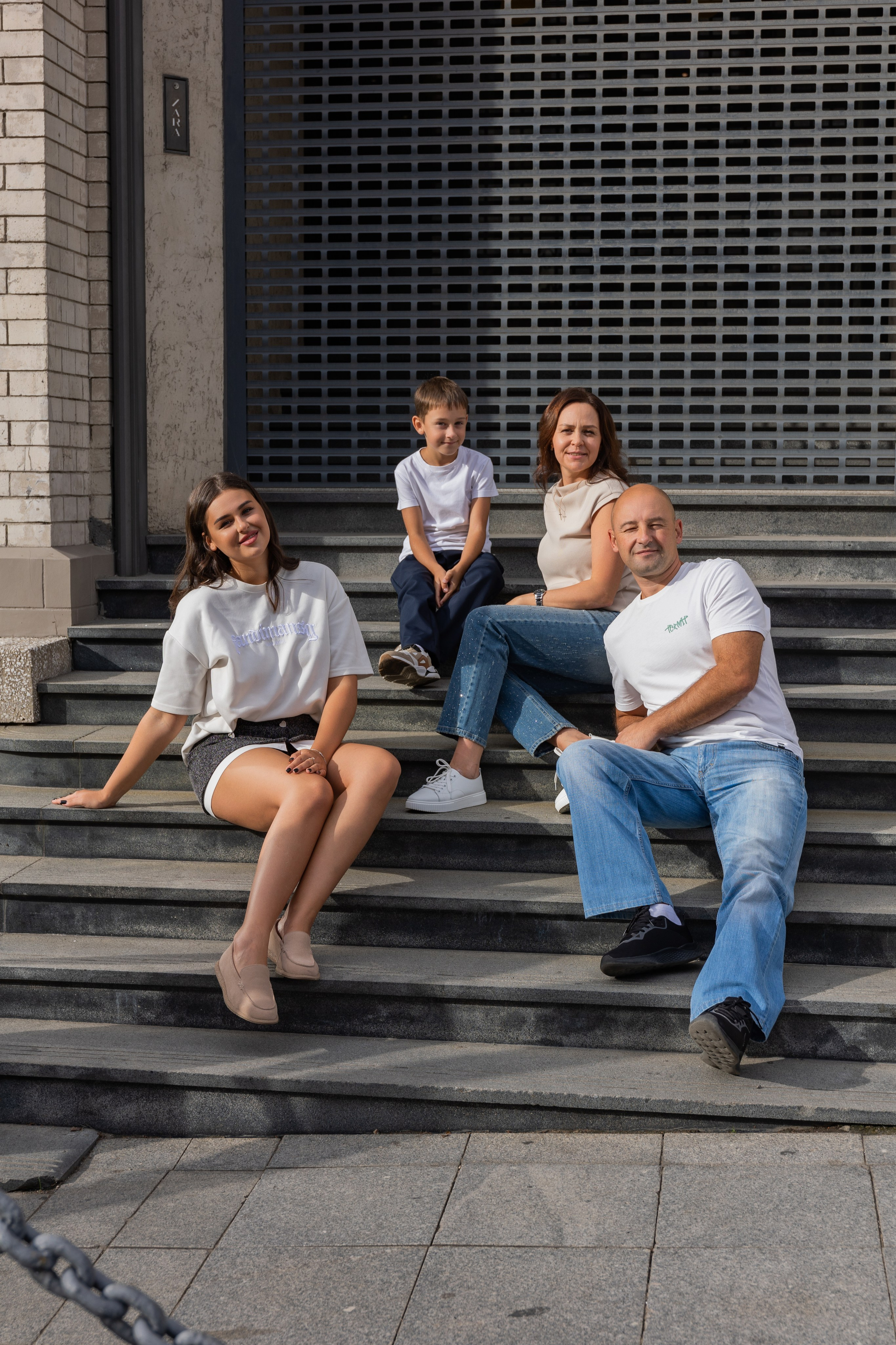 Владивосток, индивидуальная фотосессия, семейная фотосессия, фотосессия, фото, фотосессия для семьи, поза, позировка, фотография, женский портрет, дальний восток, портрет, малый дворик гума, гум