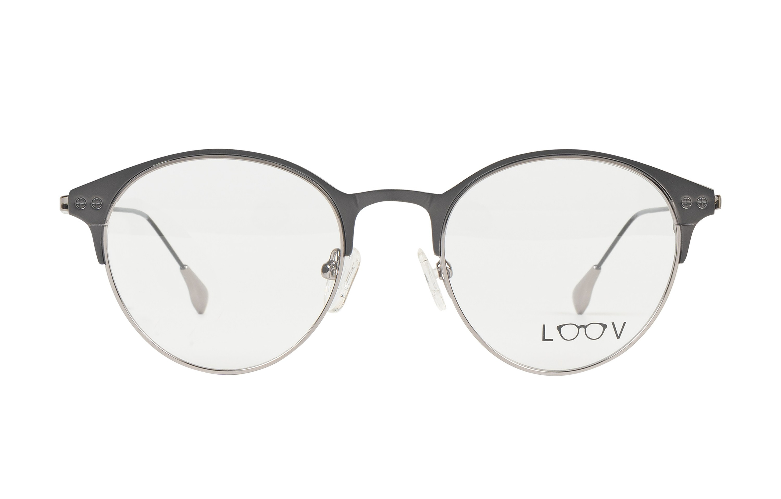 Очки с черной оправой на белом фоне