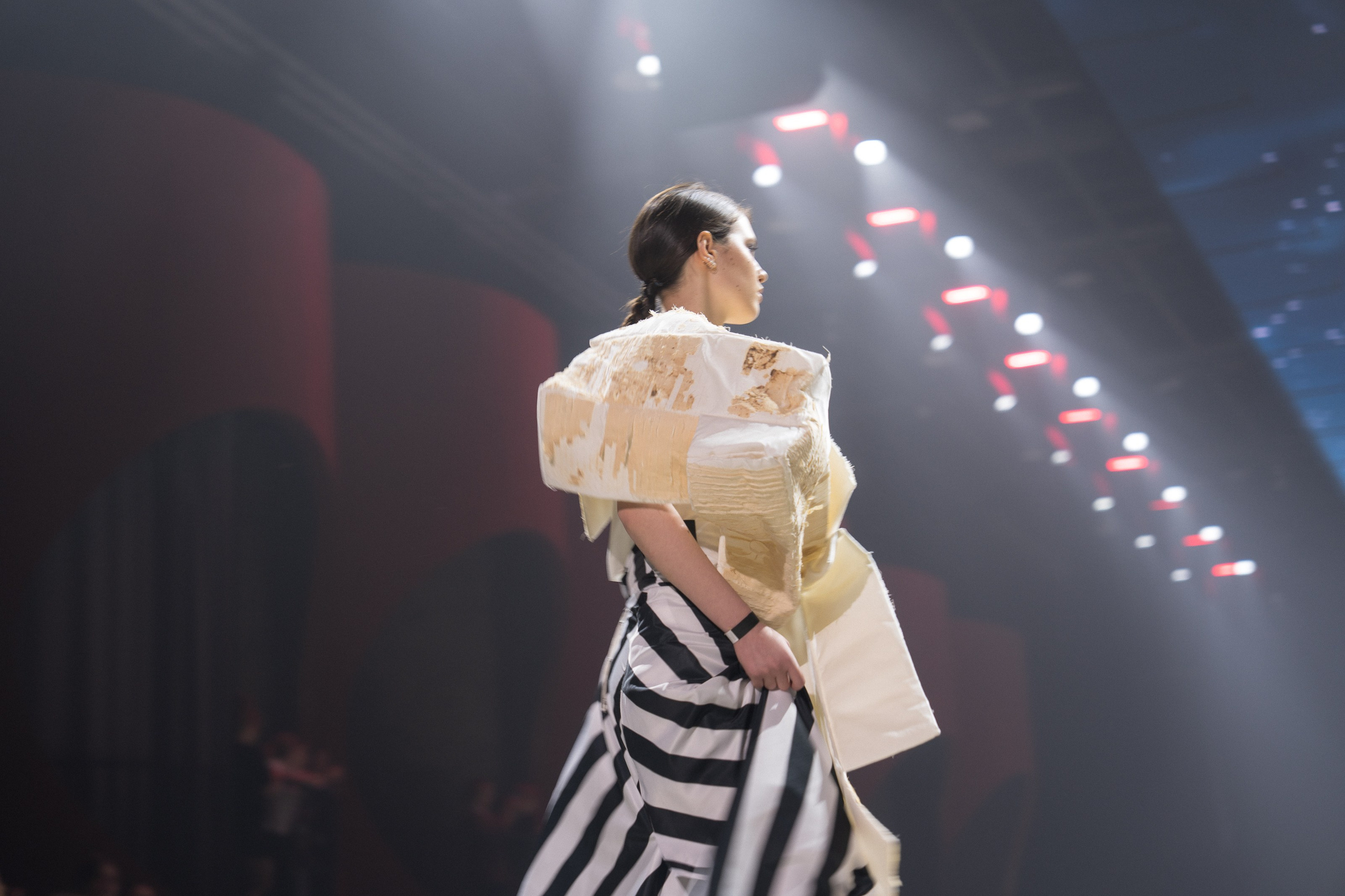 Показ Школы дизайна НИУ ВШЭ. Фотограф Николай Прокофьев модельные тесты в Москве