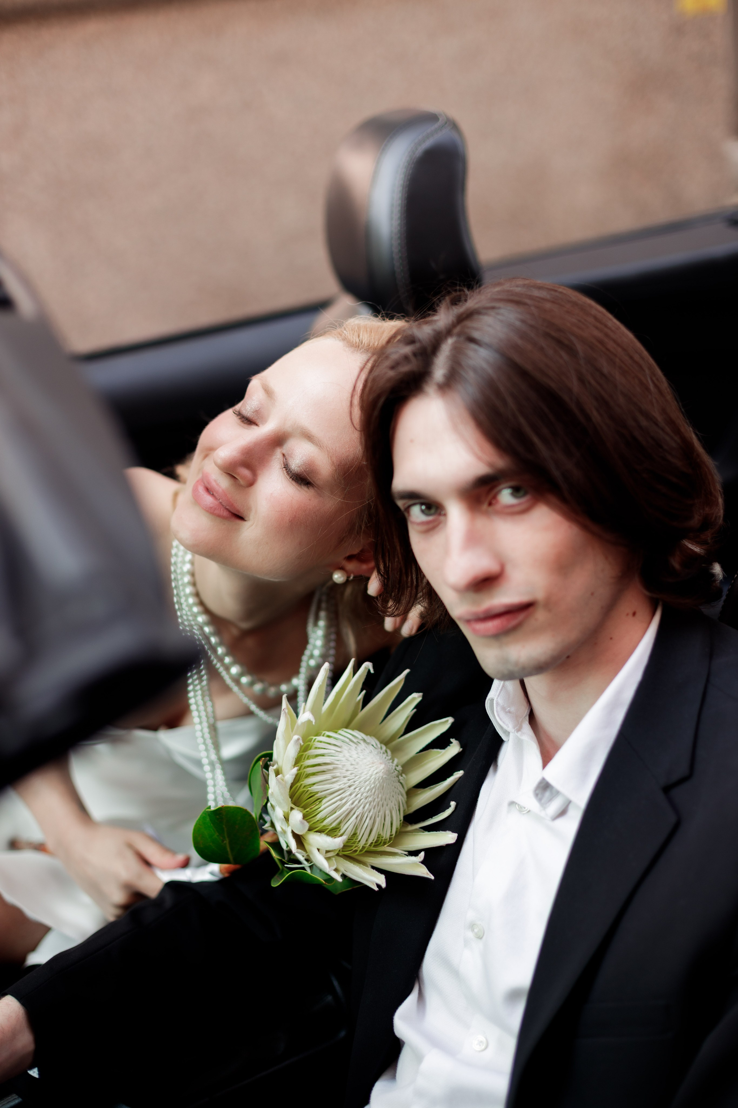 Свадебная фотосессия с автомобилем в центре Москвы, фотограф свадьбам Москва