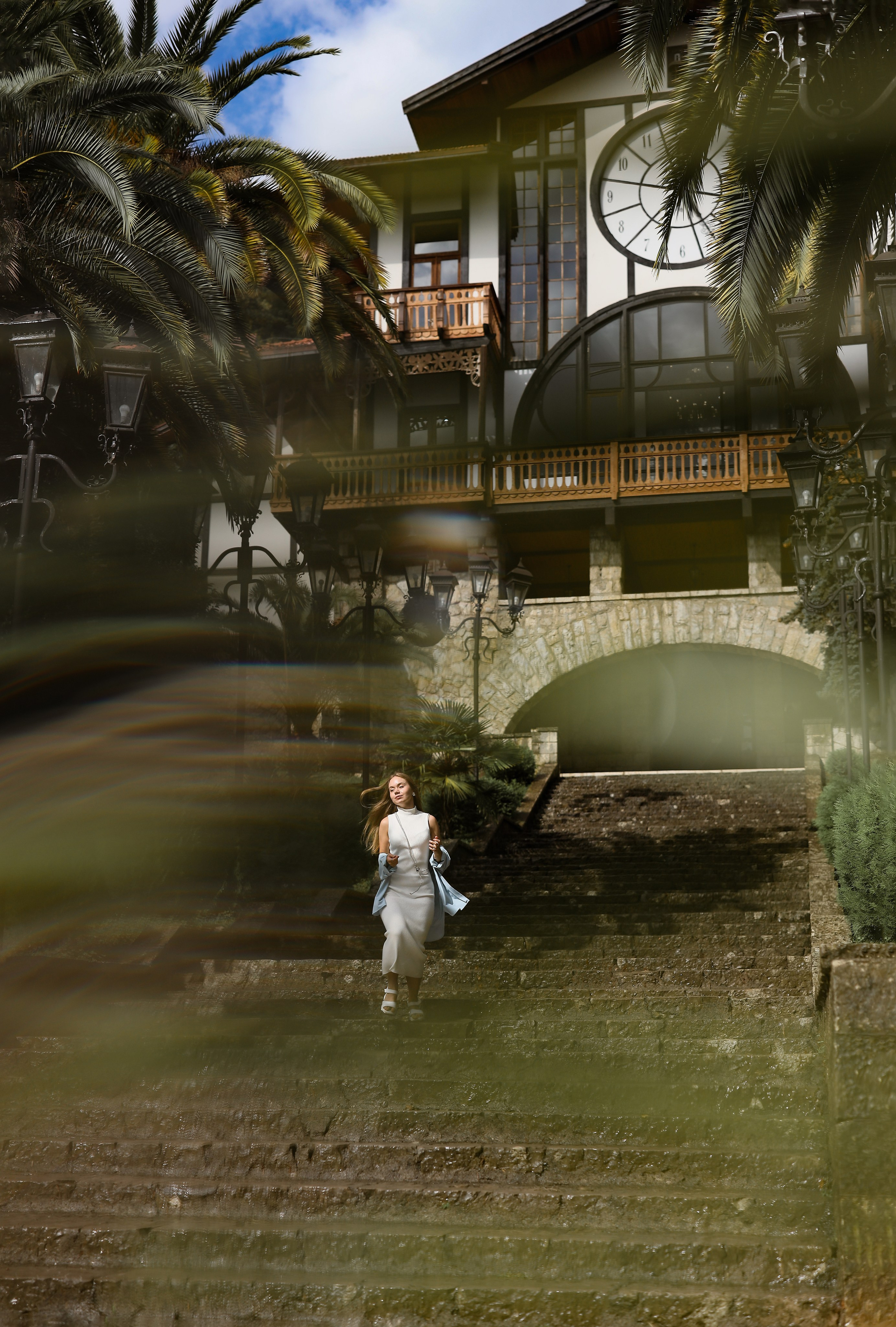 Фотосессия на ступеньках ресторана Гагрипш, Гагра. Свадебный и семейный фотограф в Абхазии Жанна Соснина