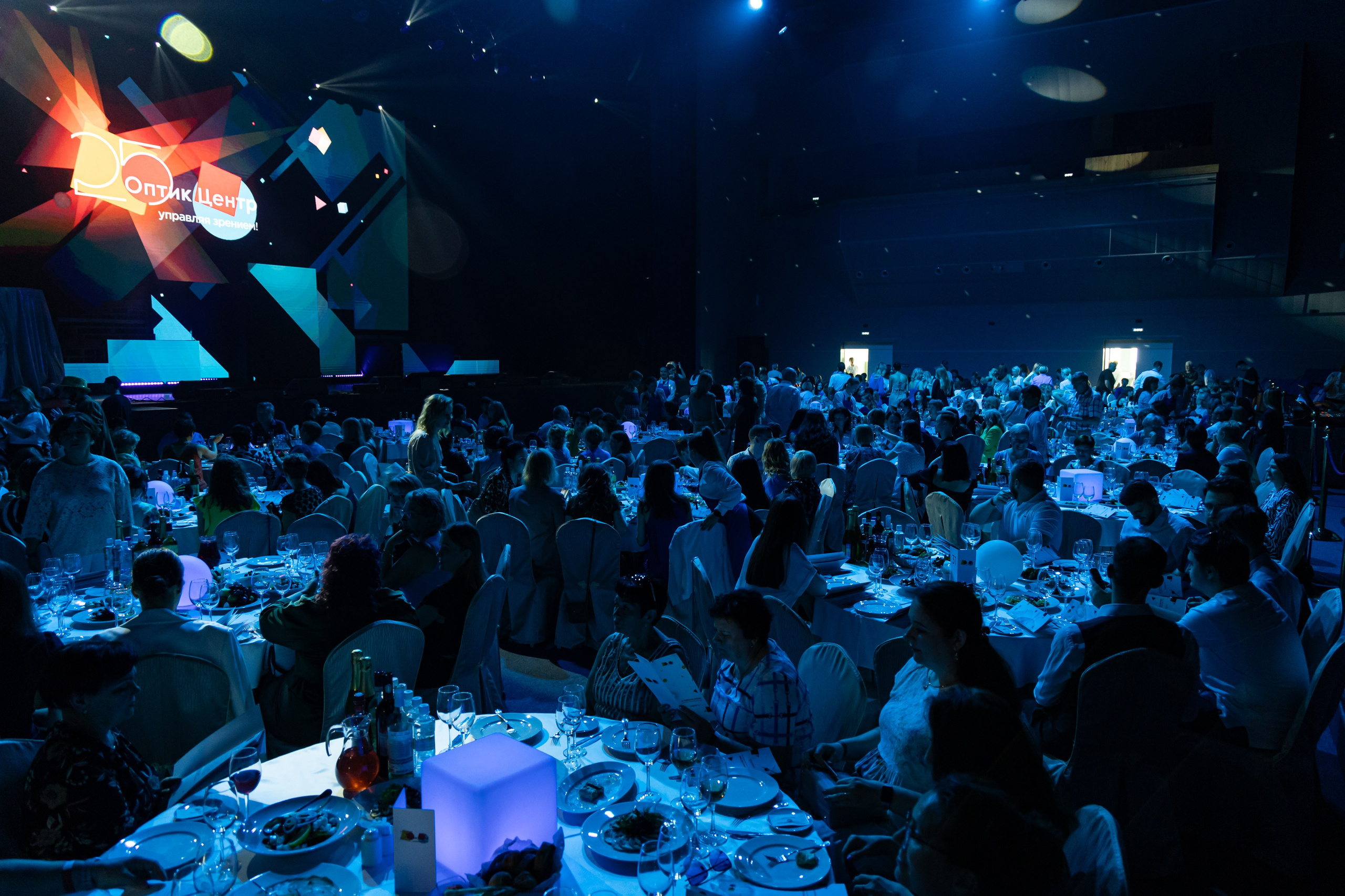 Оптик центр 25 лет. Фотограф свадебный, репортажный, индивидуальный, фото для маркетплейсов, брендов, автосалонов