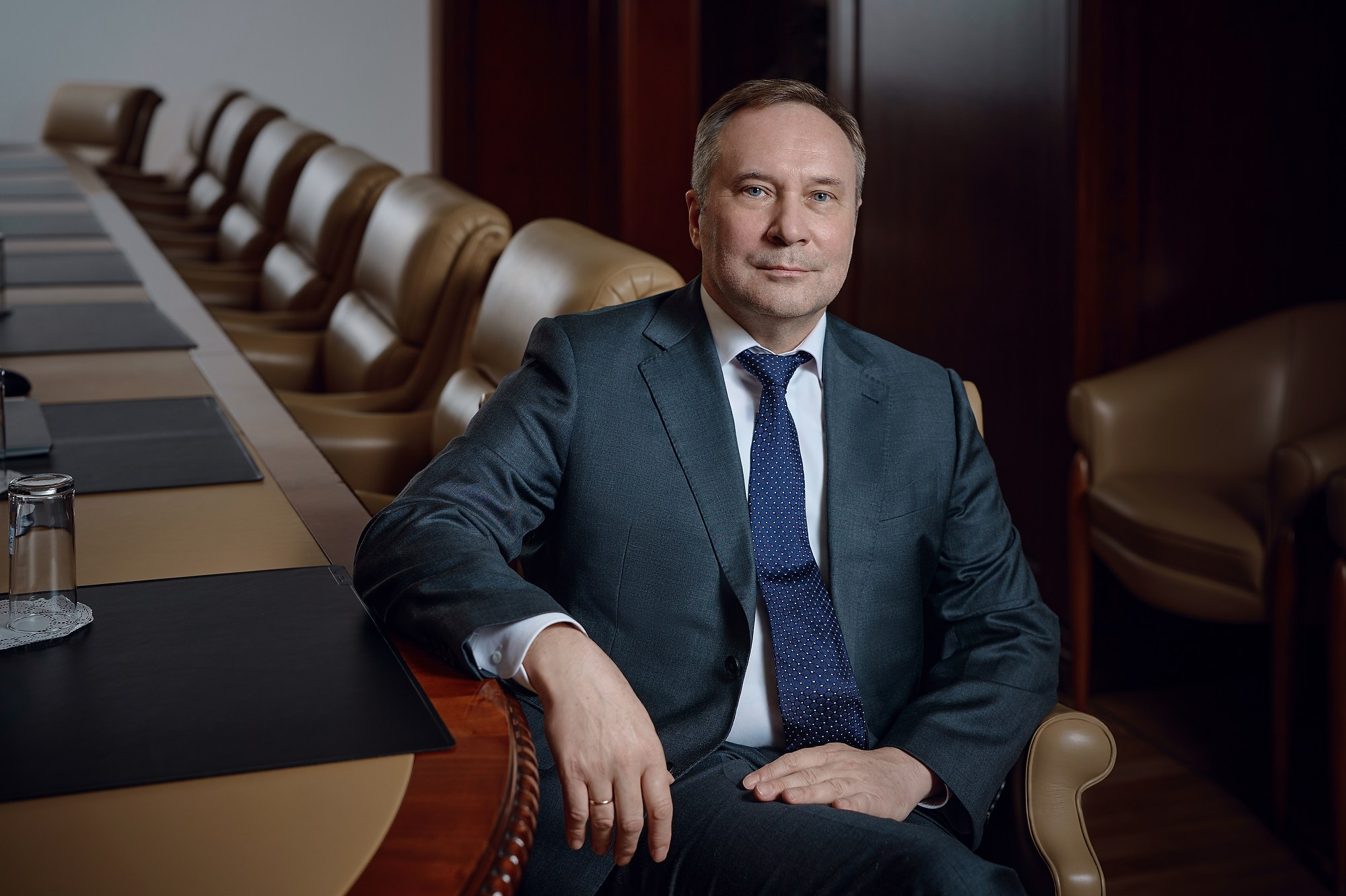 Headshot, портрет в интерьере офиса, командная съёмка, репортажный портрет в рабочей обстановке. Промышленная и репортажная фотография