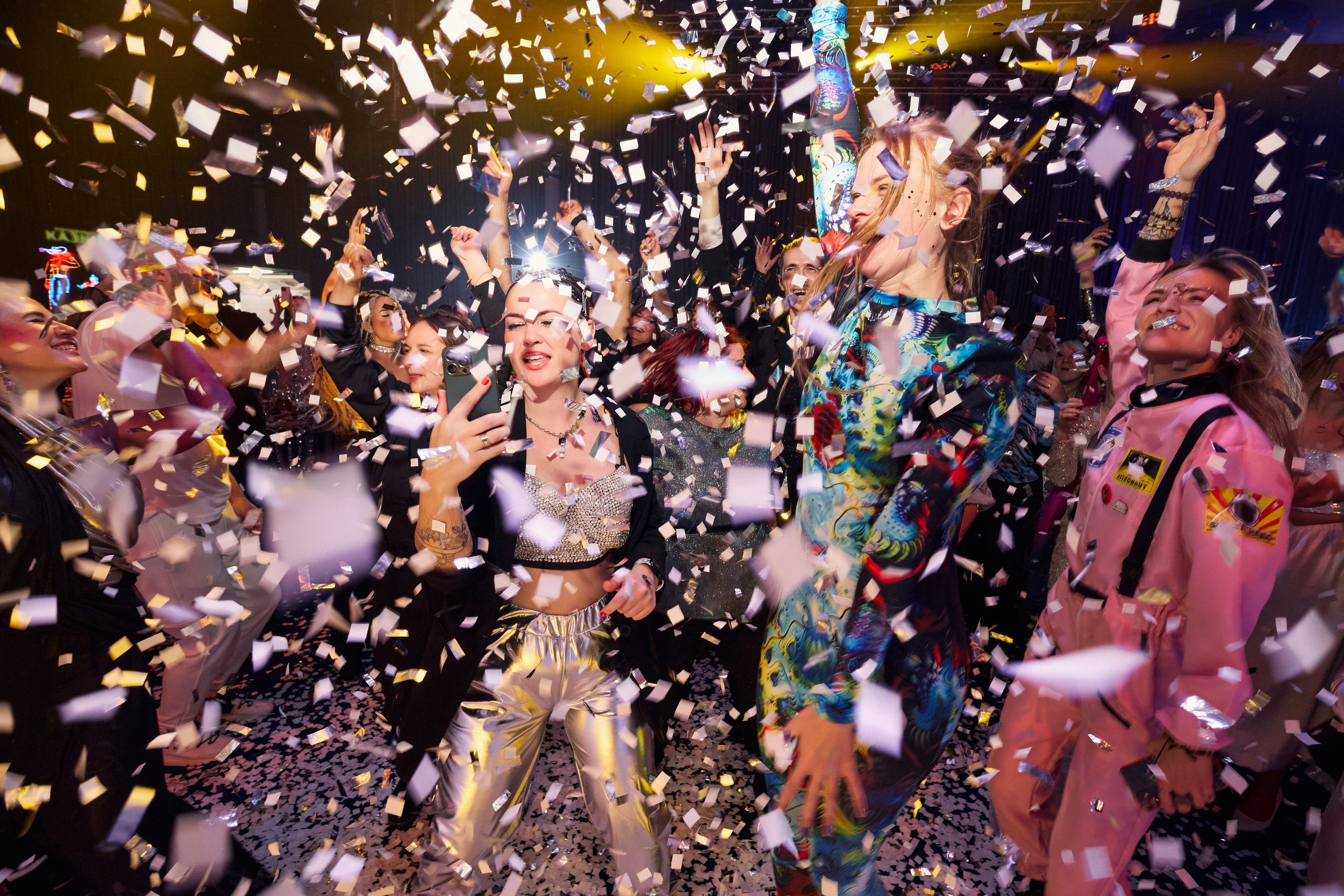 Космический новый год / K-Holding. Другой взгляд на фотографию