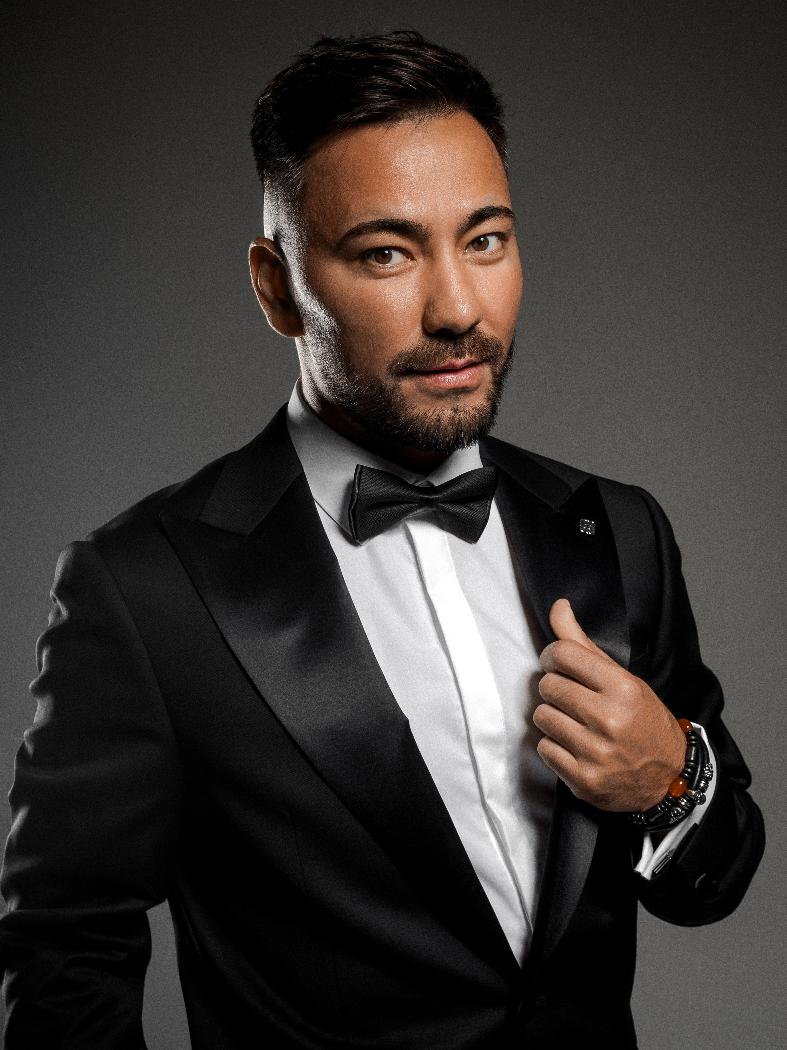 Ведущий Игорь Бекмамбетов. Flint — photographer