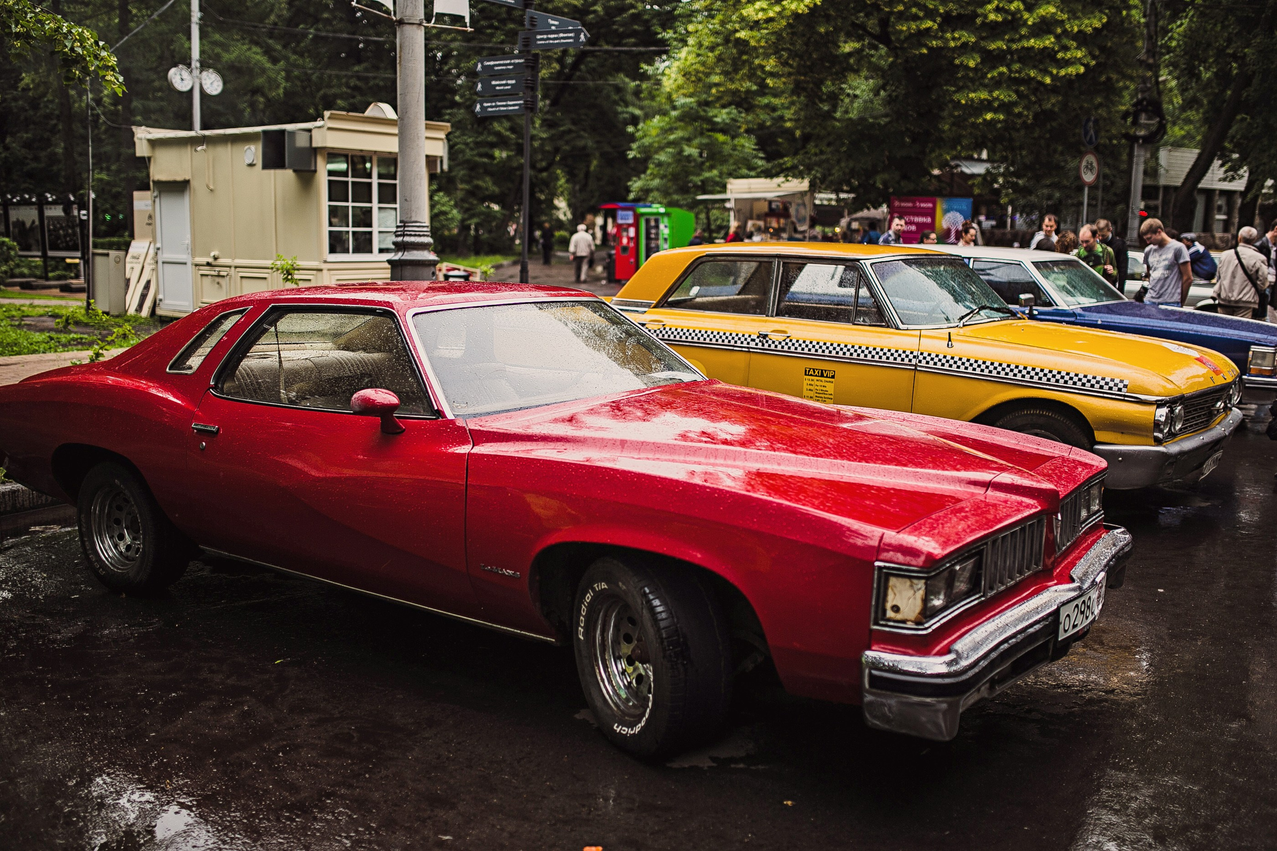 Выставка ретро автомобилей. Сокольники. Семейный и репортажной фотограф в Красноярске и Москве Виктор Бабинцев