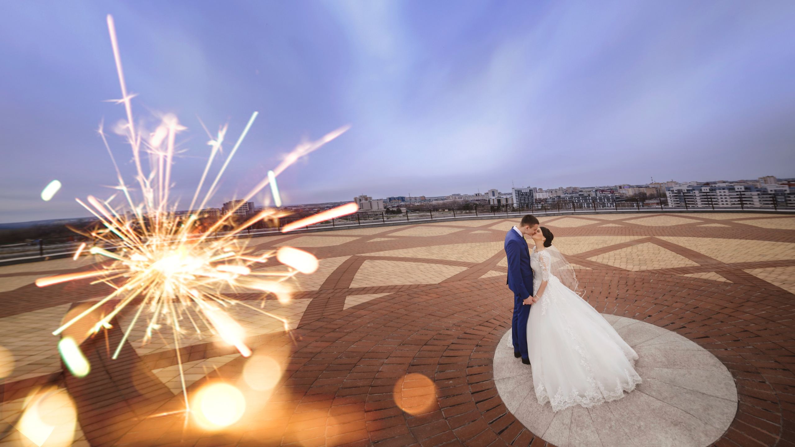 Свадебная Фотосессия в г. казани | Фотограф на Свадьбу в г. Казани Фотограф Садег Азарми тел. +79172288430 ✔ Сборы невесты и жениха✔ Утро невесты (детали, эмоции, подготовка)✔ Репортажная съёмка ЗАГСа и выездной регистрации✔ Свадебная прогулка✔ Фотосъёмка банкета и вечеринки✔ Креативные и тематические свадьбы✔ Свадьба на природе (лайфстайл)✔ Девичники и мальчишники