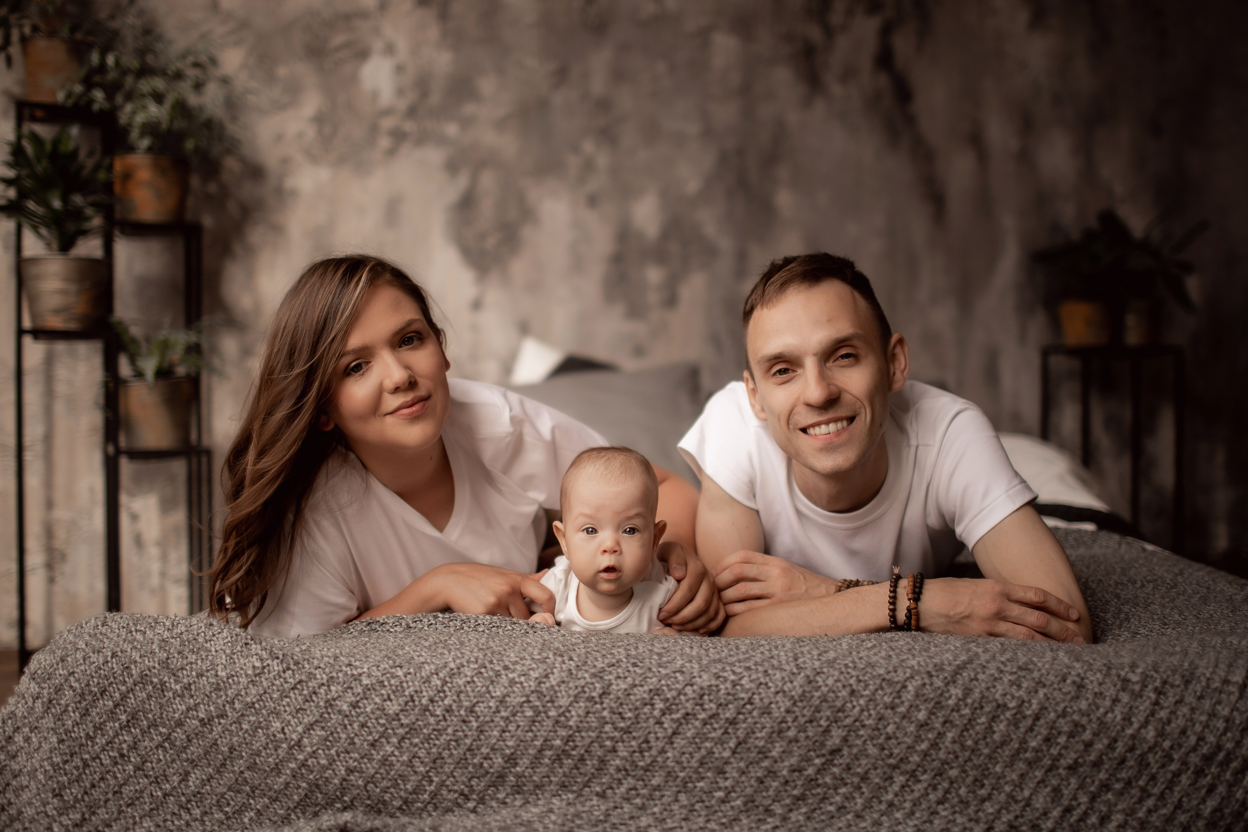 Валерия и Геннадий с крошкой. Семейный фотограф в Москве