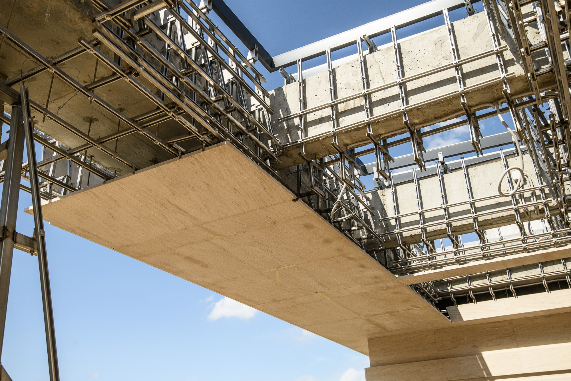 Облицовка фасадов здания камнем. Профессиональная фотосъемка. Ростов-на-Дону