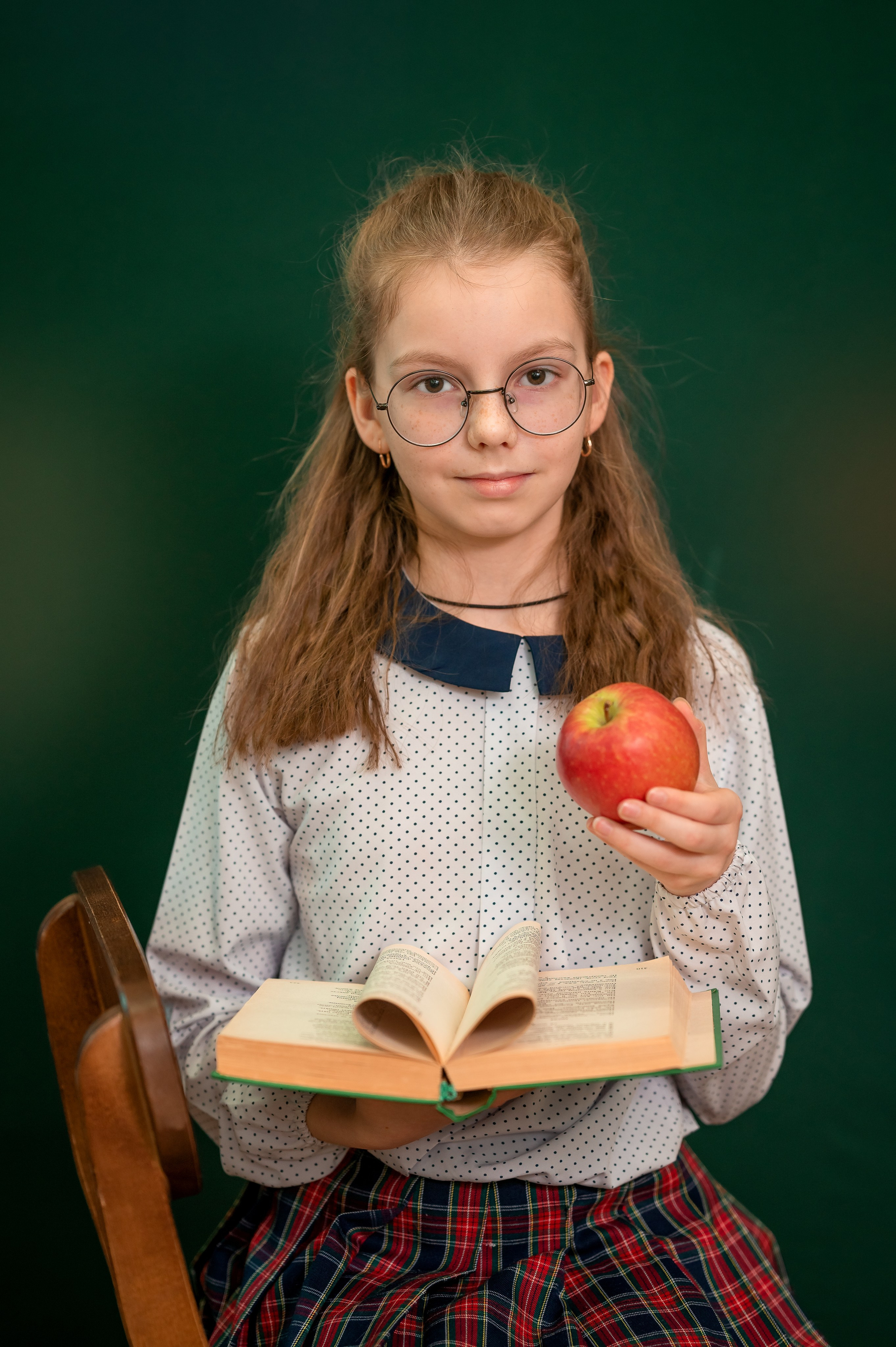 Школьный фотоальбом для младших классов. Фотограф новорождённых, семейный, школьный в городе Калуге Евгения