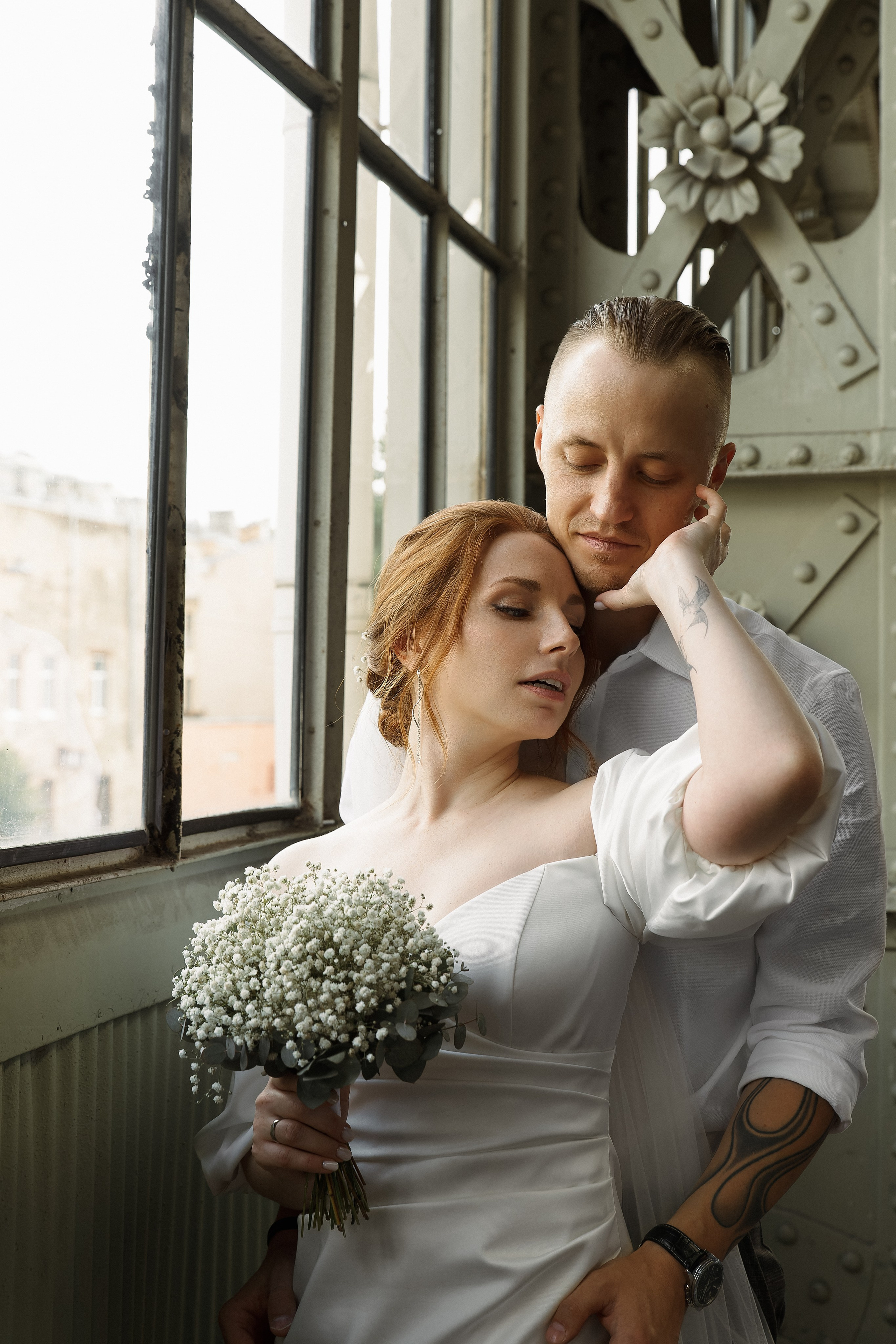 Кристина и Артем — свадебная съемка на Витебском вокзале. Свадебный и портретный фотограф в Санкт-Петербурге Анна Демьянова