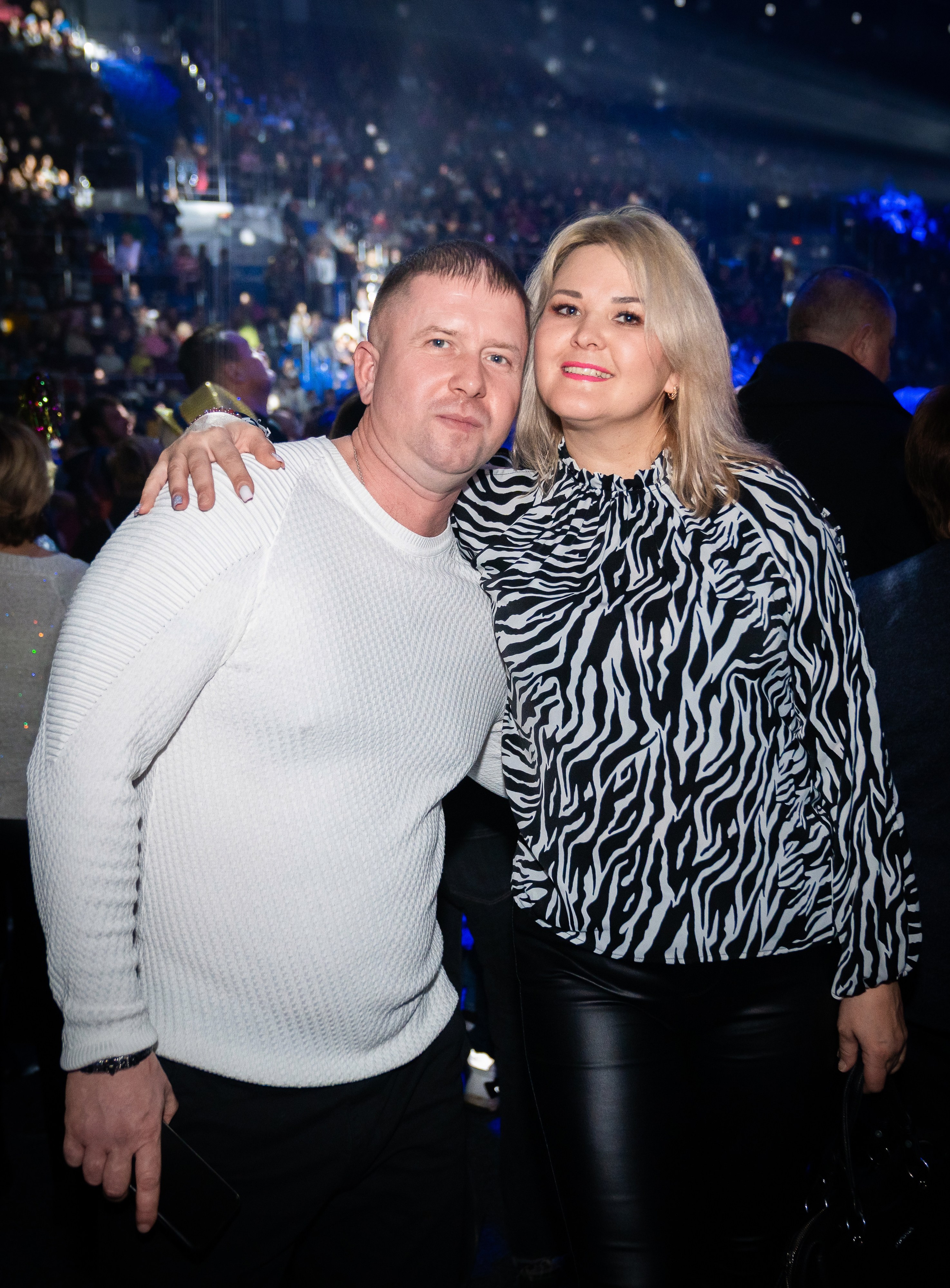 Счастливая пара на корпоративном празднике компании Ленремонт. Концерт Светланы Разиной в КСК Арена. Фото Евгения Мальцева.