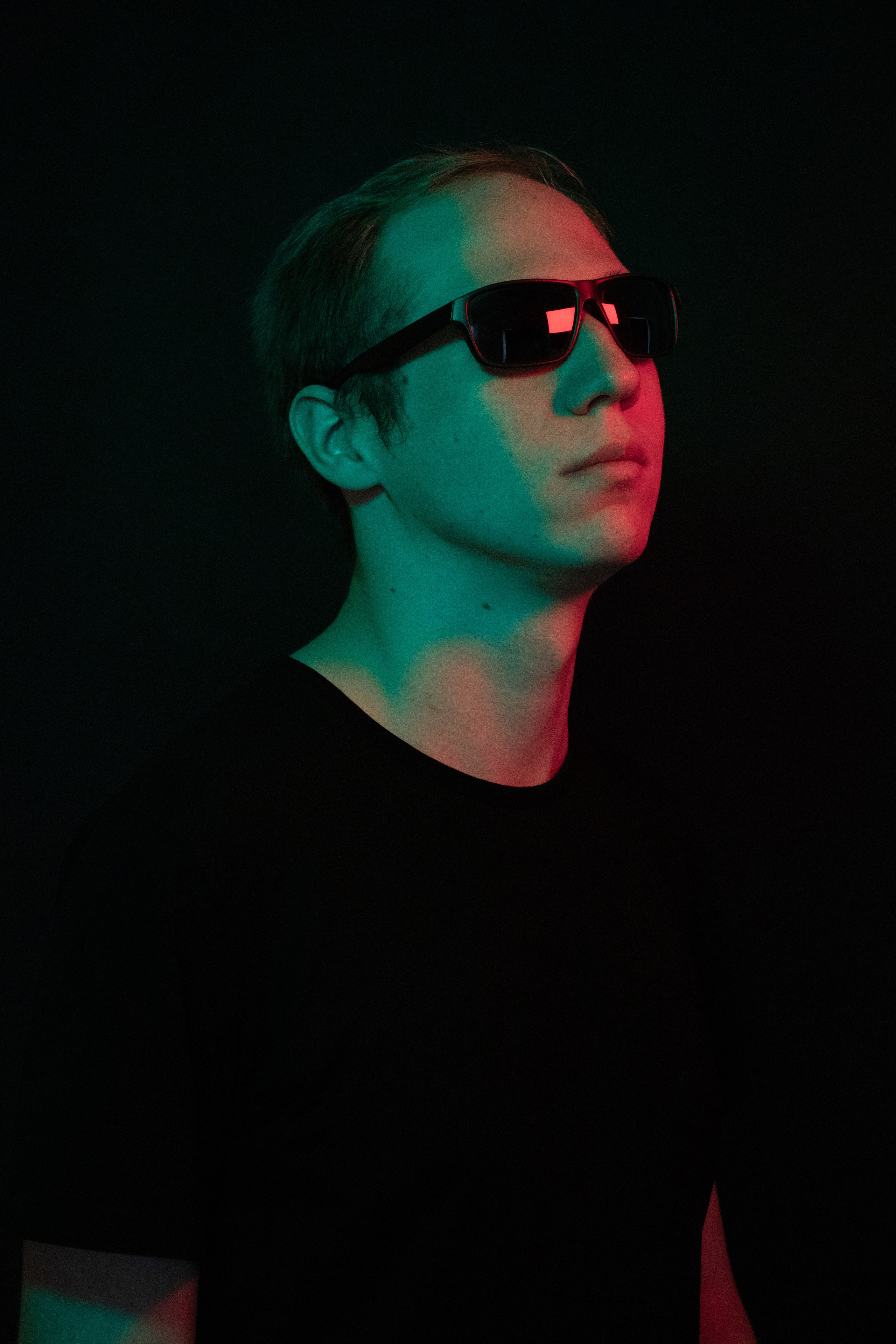 Индивидуальная летняя прогулочная фотосессия девушки в стиле ретро 60-80х в городе Томск