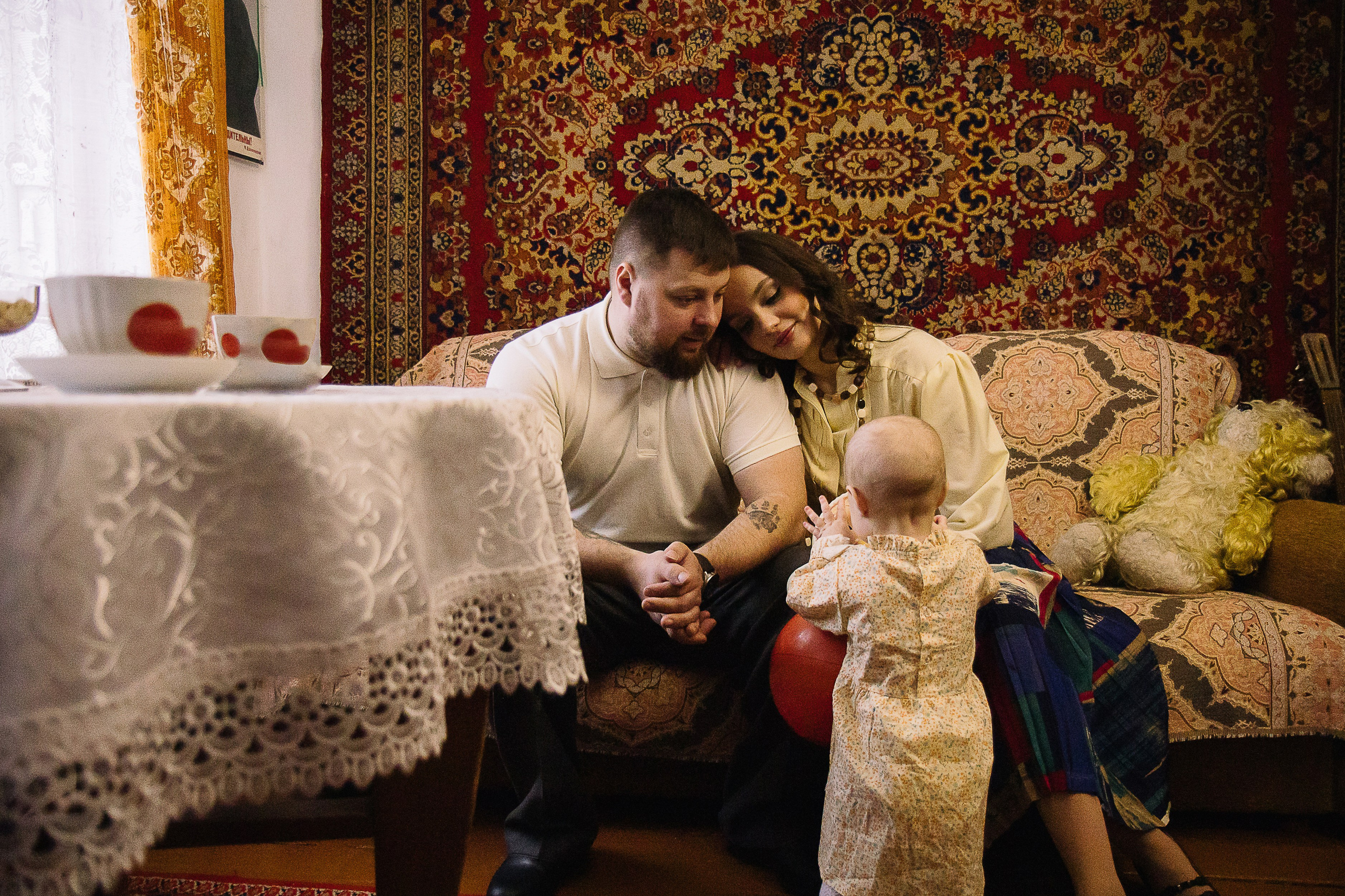 Семейная фотосессия в советской квартире города Томска. Семейный фотограф в Томске Максимова Екатерина